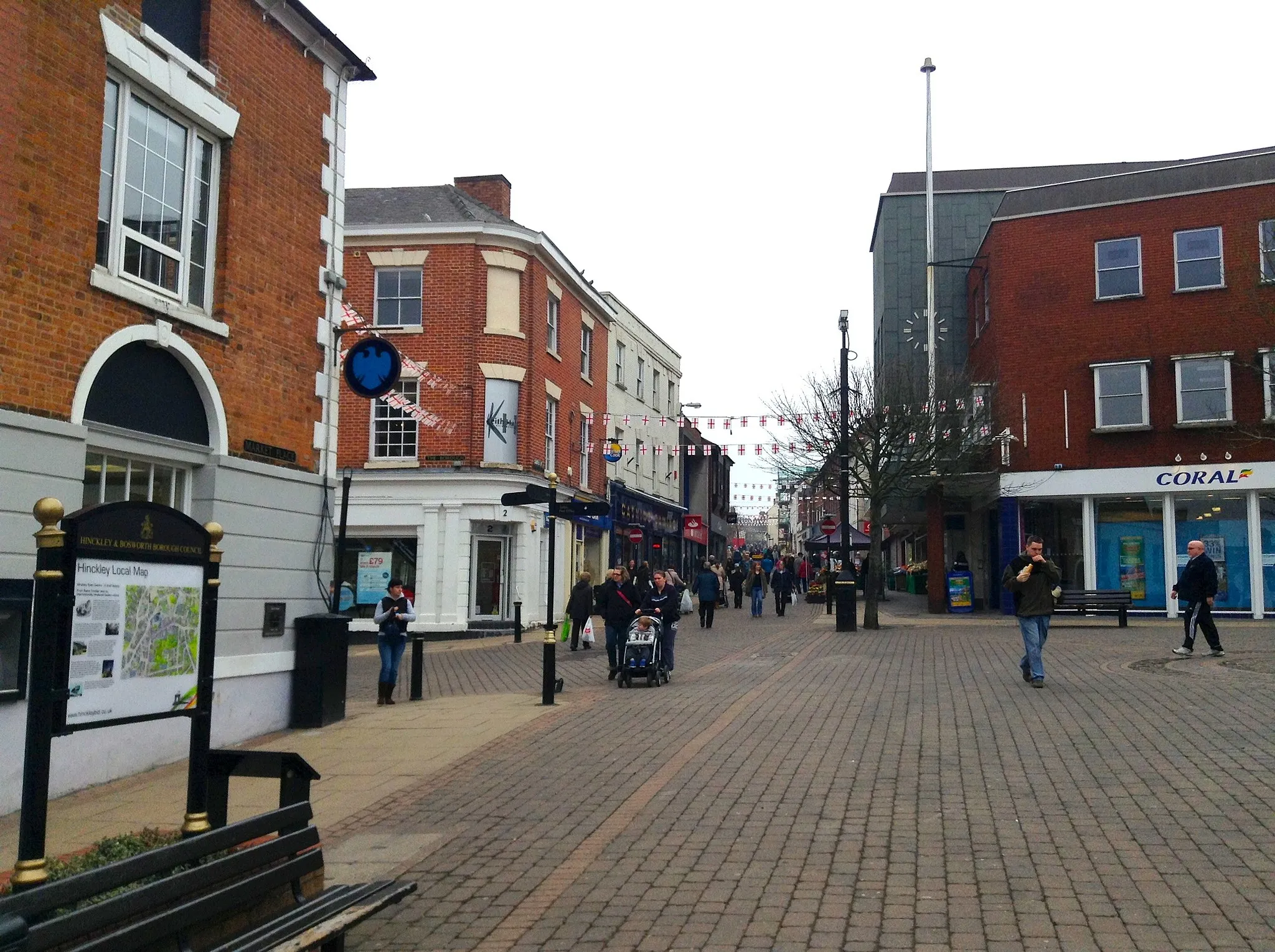 Photo showing: A photograph of Hinckley town centre, showing part of Market Place and Castle Street on a  weekday morning. Taken on Tuesday 11th April, 2013.