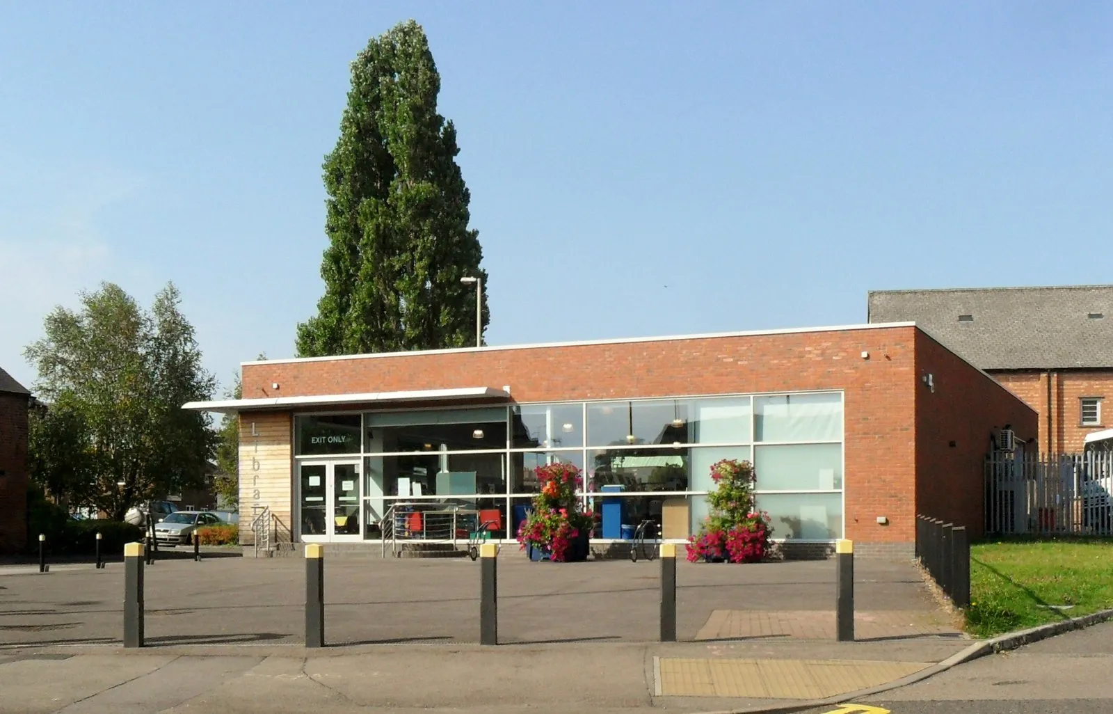 Photo showing: Library, Lutterworth