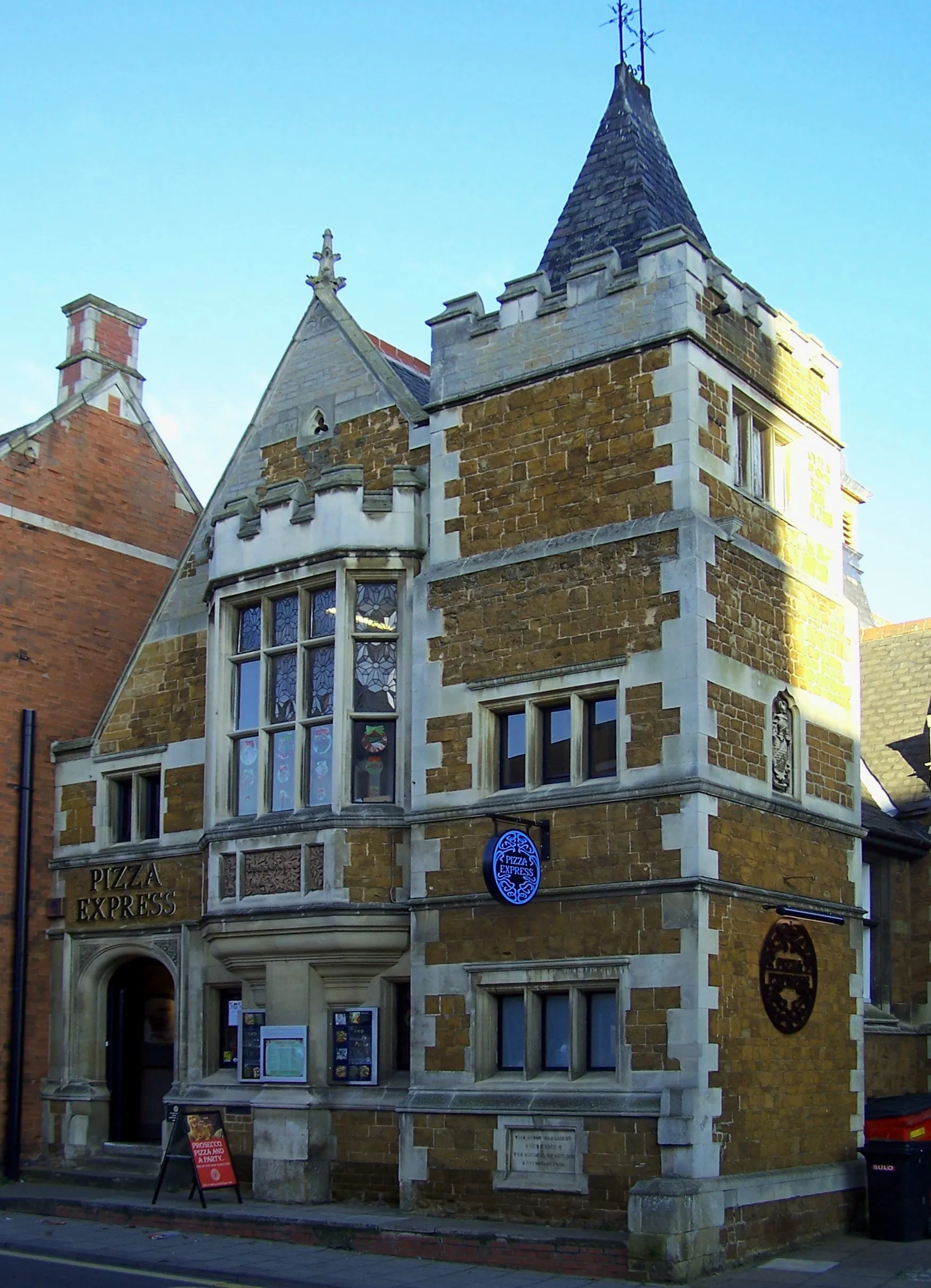 Photo showing: The Coles Hall. Now a pizza place with coleslaw.