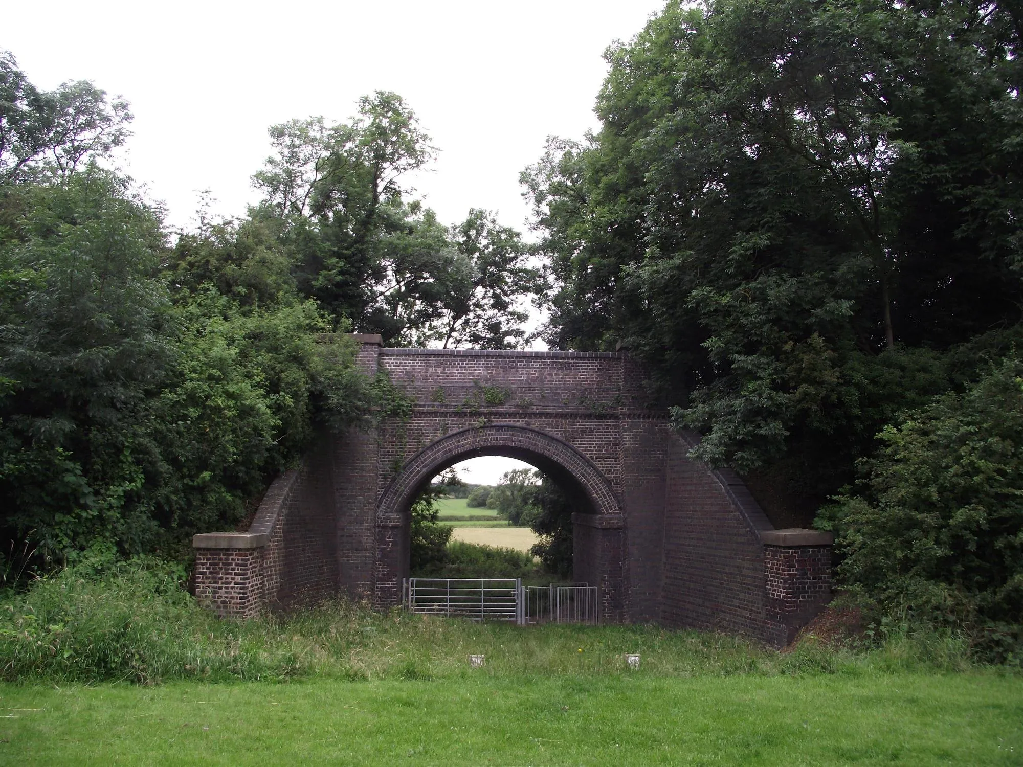 Photo showing: A bridge that once carried the Enderby Branch Railway