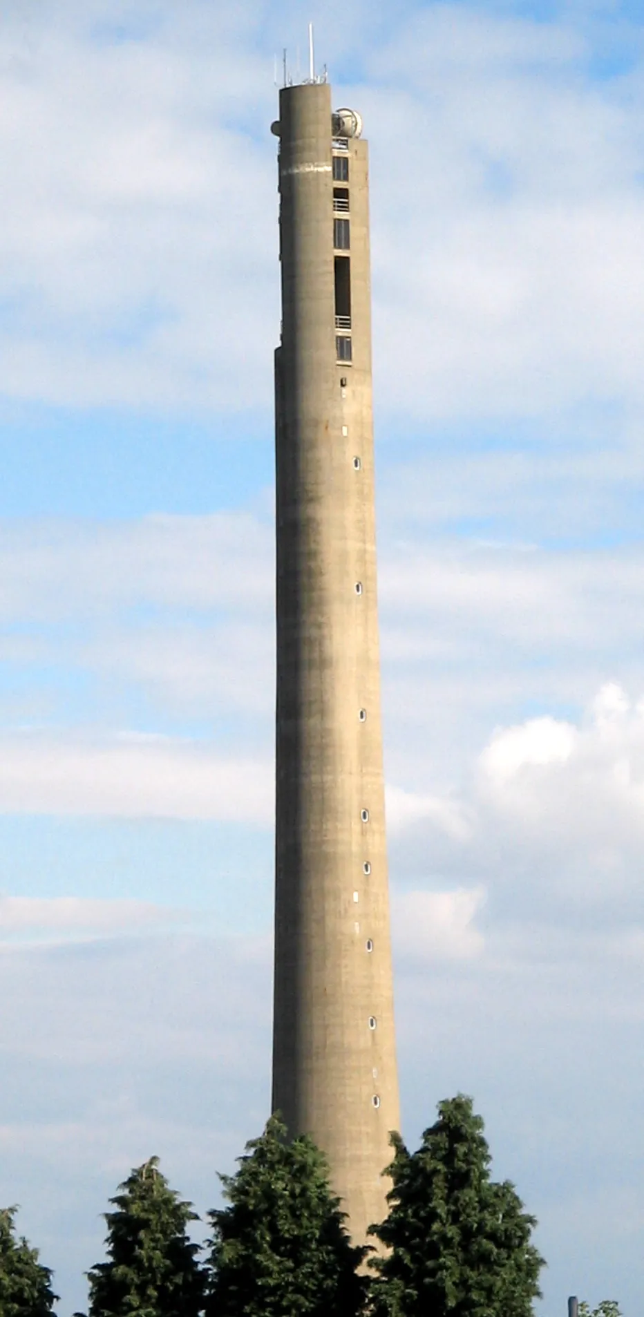 Photo showing: en:Express Lift Tower in en:Northampton. 
Photo by G-Man * Aug 2006