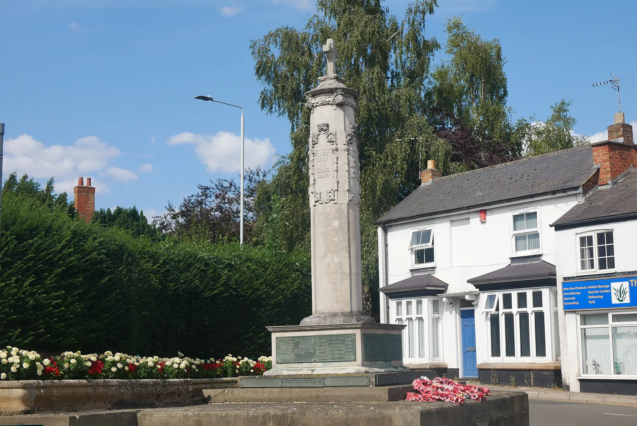 Photo showing: Oadby War Memorial (war memorial in Oadby and Wigston, Leicestershire, UK)