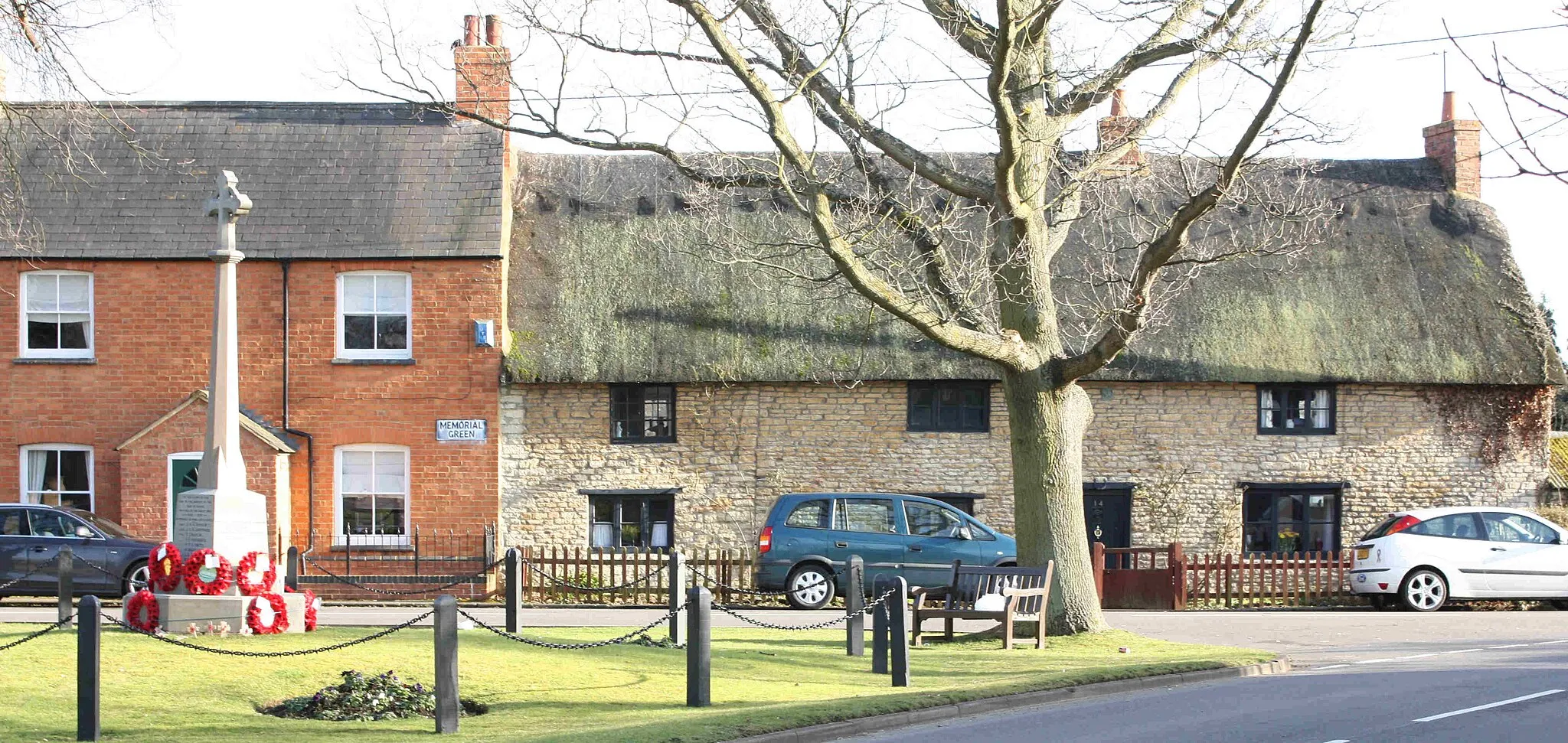 Photo showing: Memorial Green, Roade, Northamptonshire, England