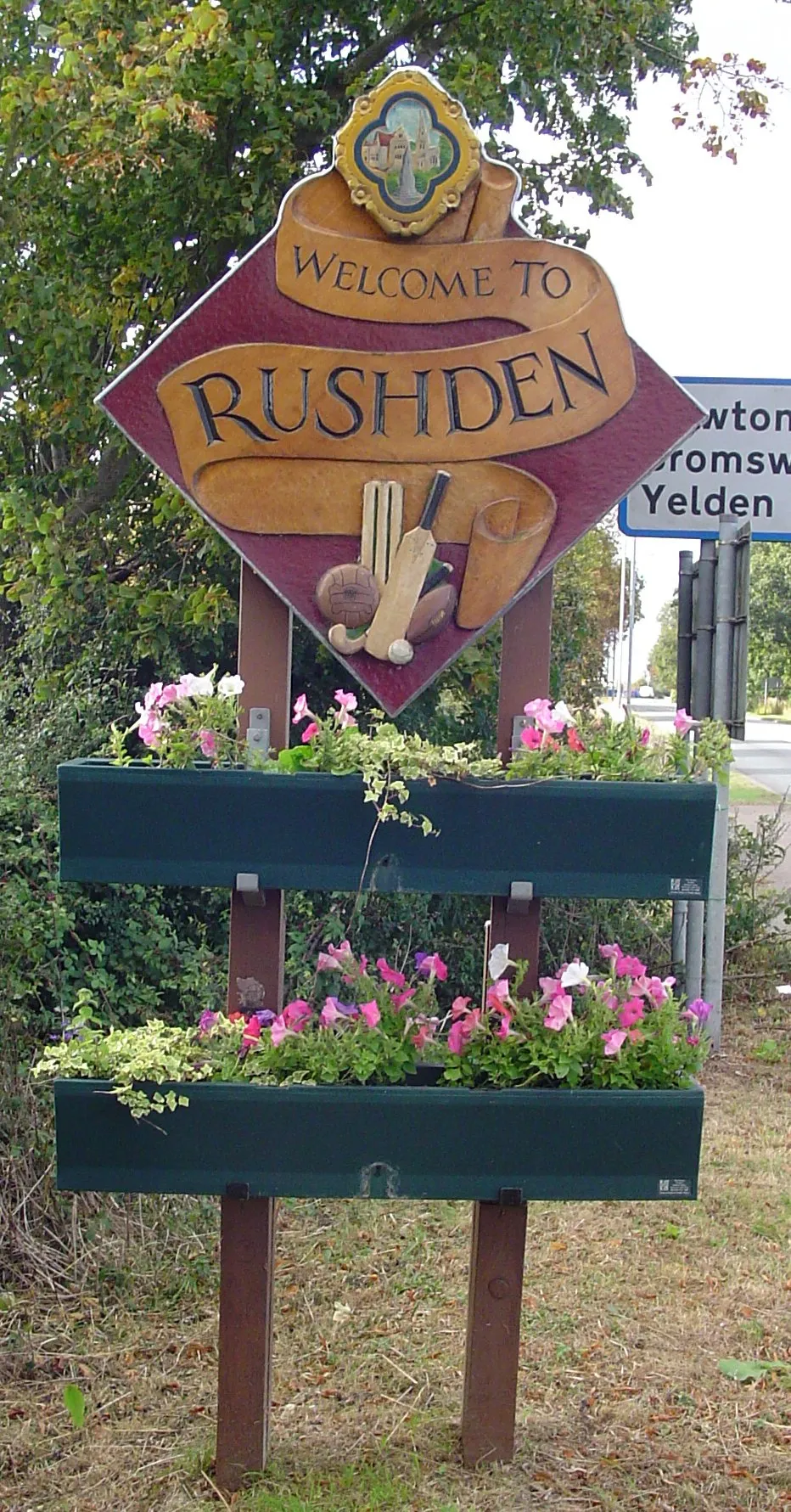 Photo showing: Signpost in Rushden