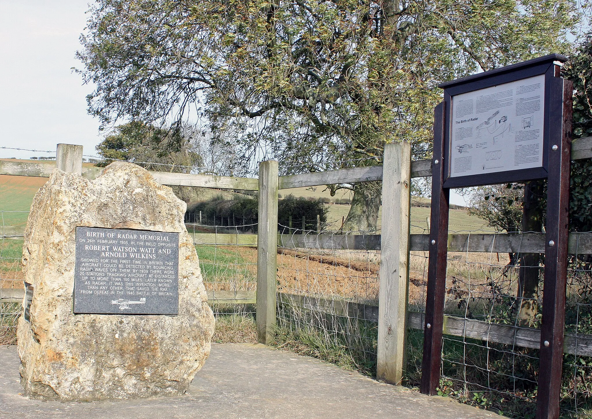 Photo showing: Radar Memorial marking the place where the concept was first tested, near Weedon Bec, Northamptonshire, England