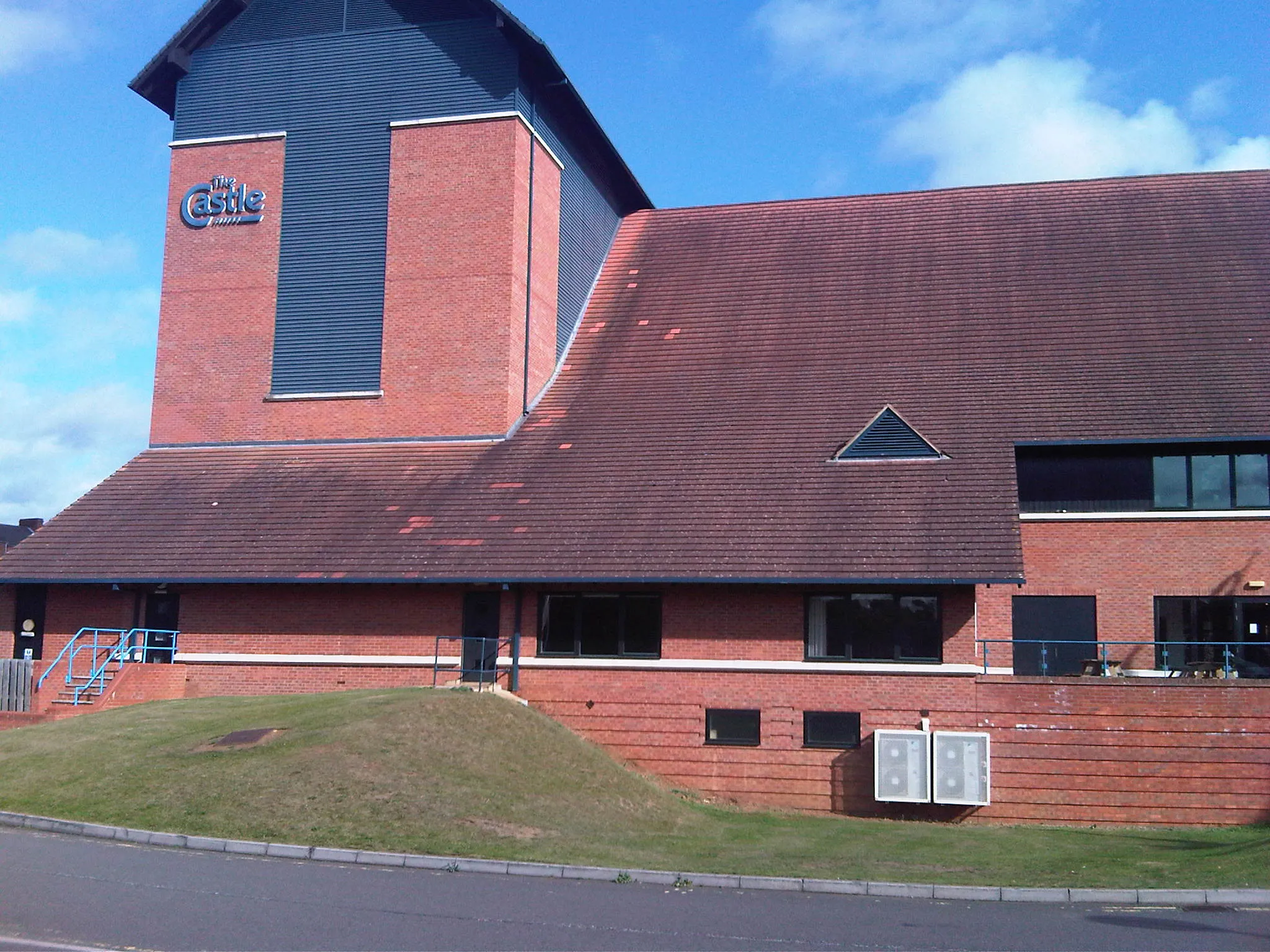 Photo showing: The Castle Theatre in Wellingborough.