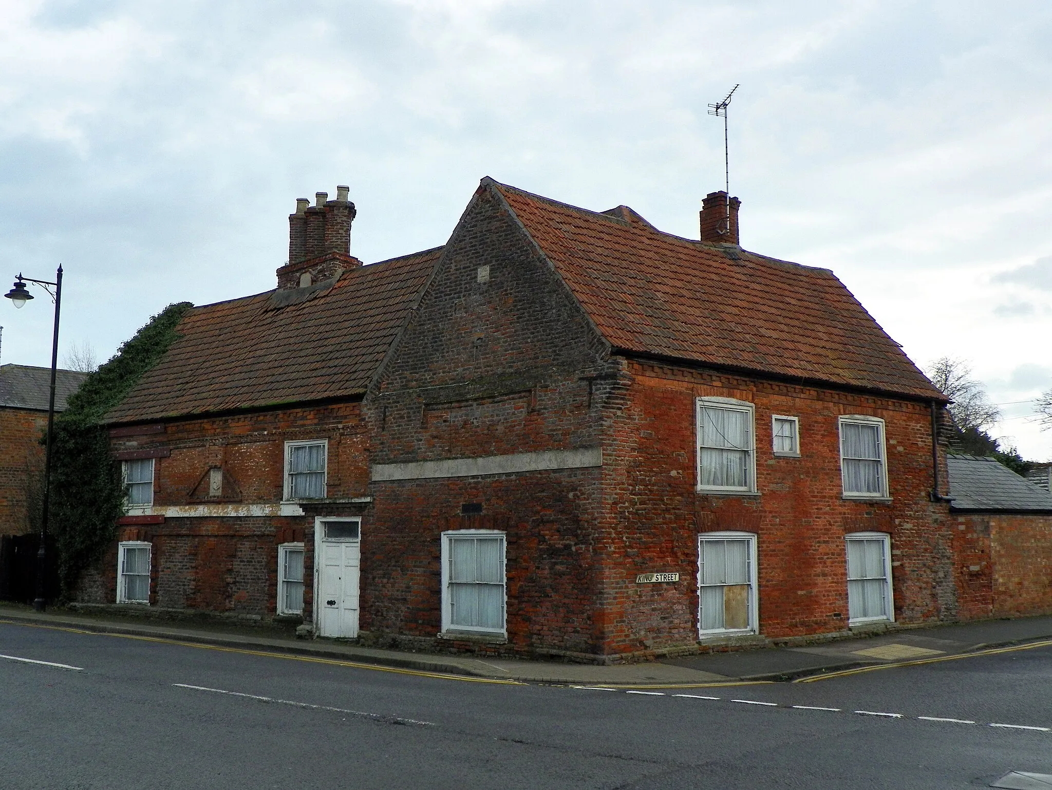 Photo showing: The Old King's Head (former pub), Kirton, Lincolnshire (Grade II). 26 December 2015.

To see my collections, go here.