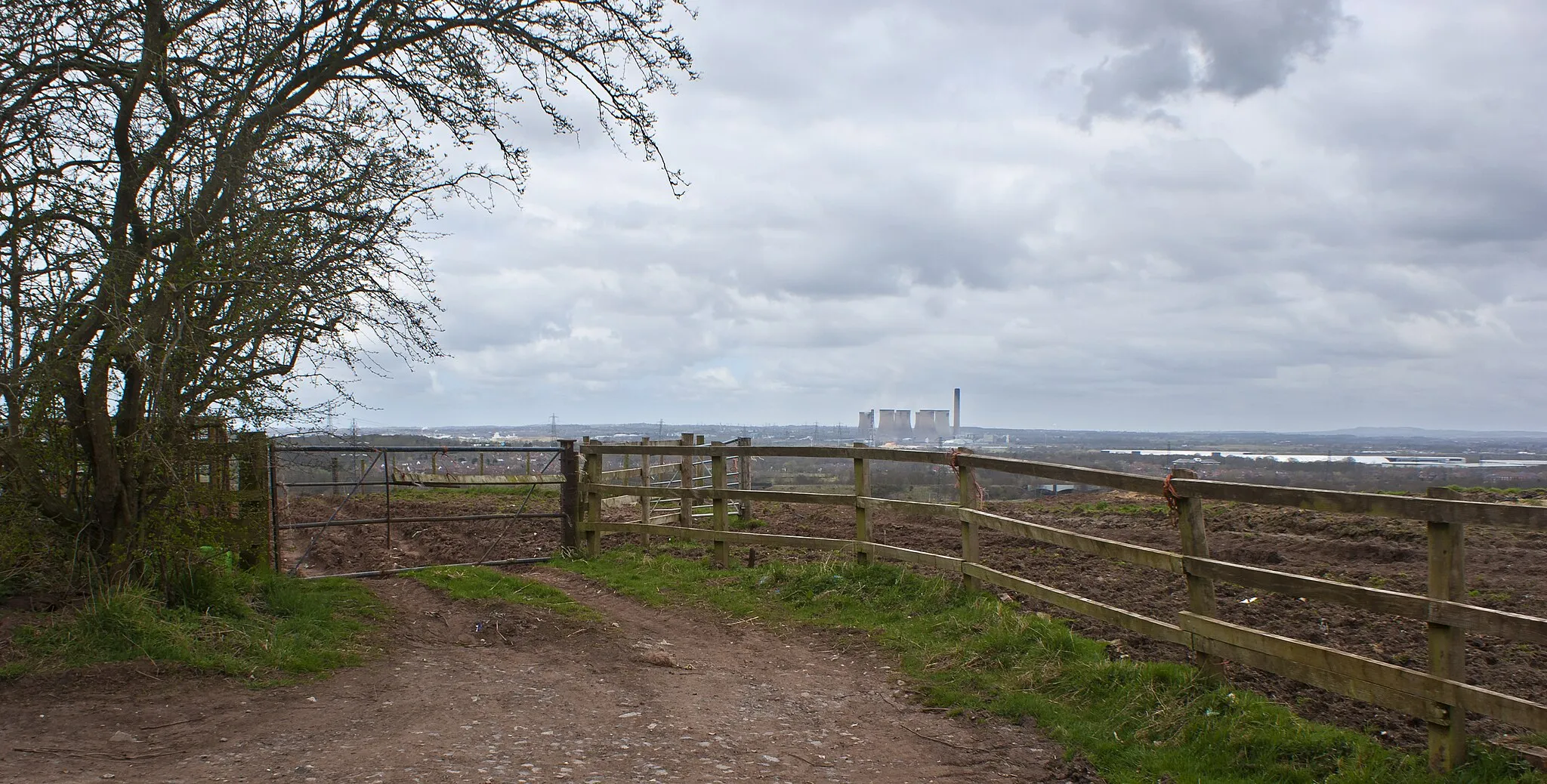 Photo showing: A field entrance at Red Brow