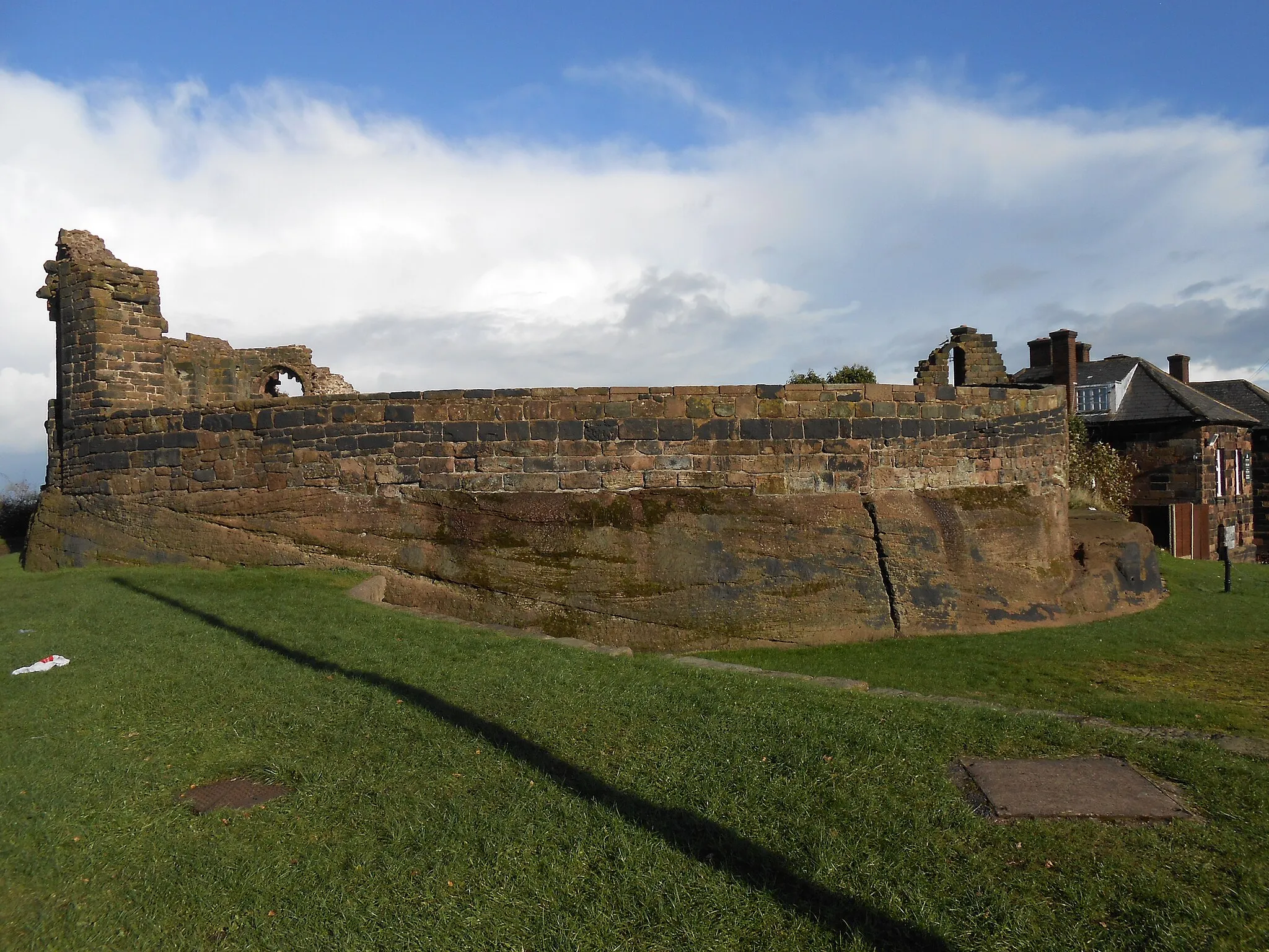 Photo showing: Photo taken at Halton Castle, Cheshire, England.