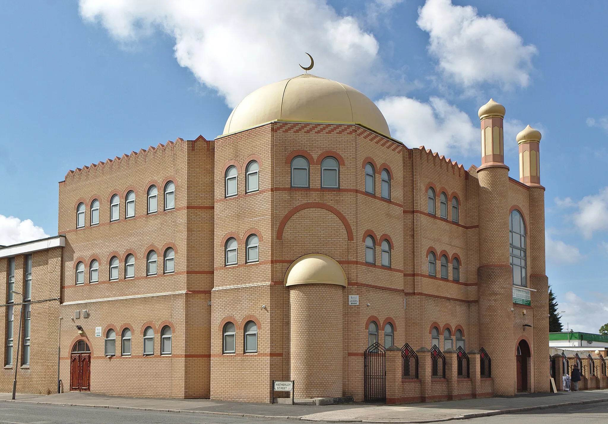 Photo showing: The Al-Rahma Mosque, Mulgrave Street, Toxteth, seen from the opposite corner.