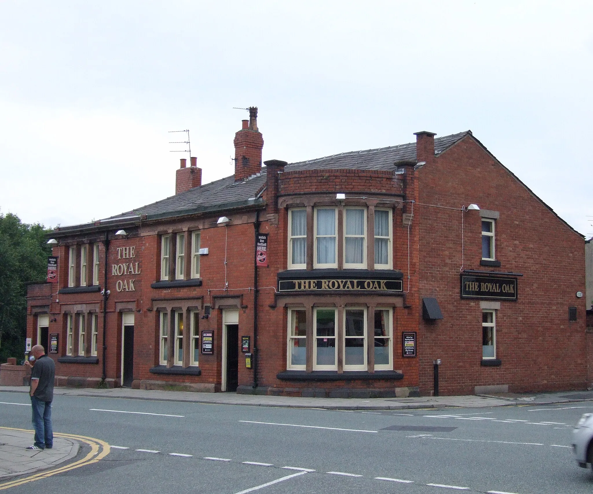 Photo showing: The Royal Oak, Prescot