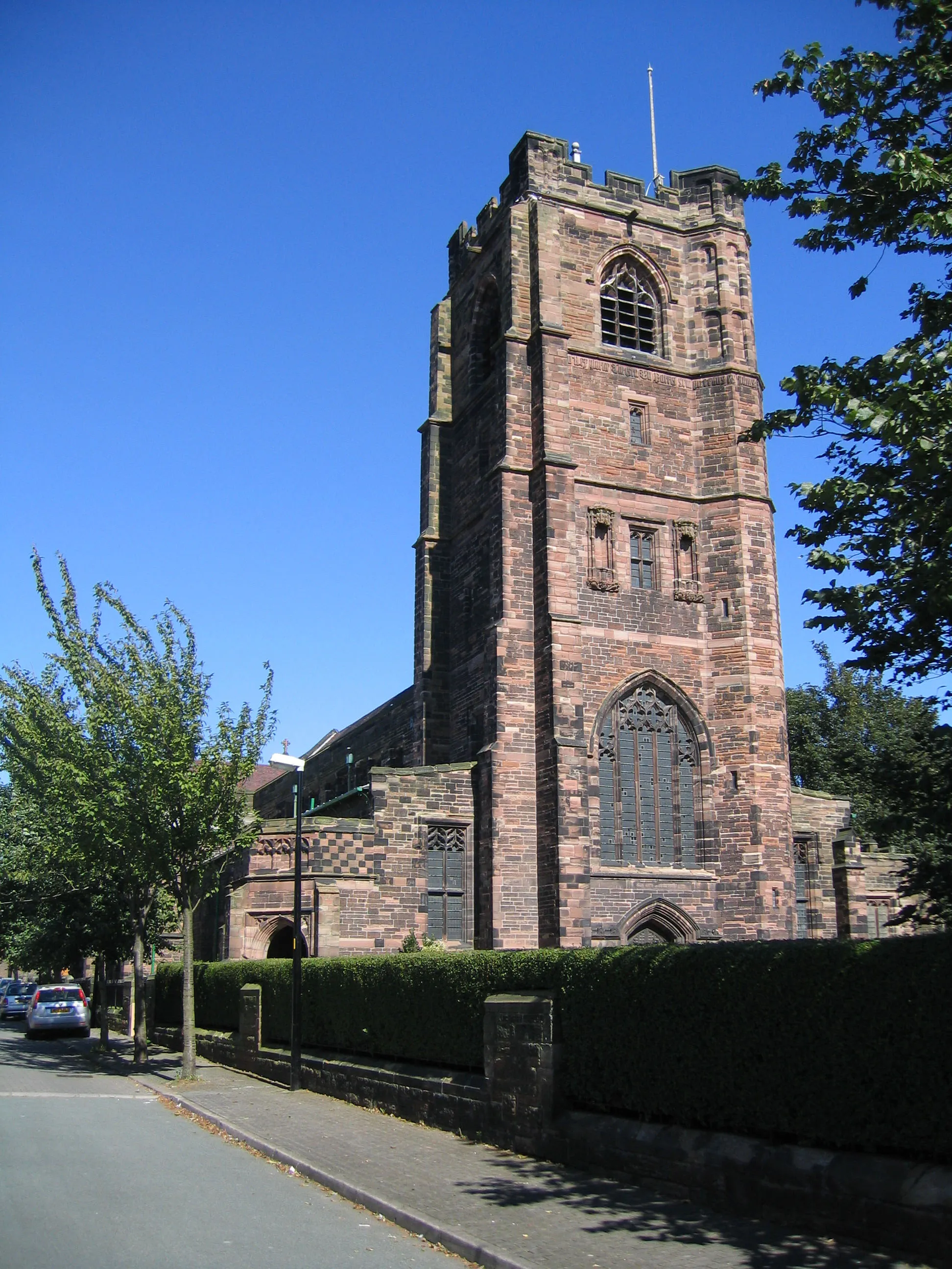 Photo showing: St Mary's parish church, Widnes, Cheshire, seen from the southwest