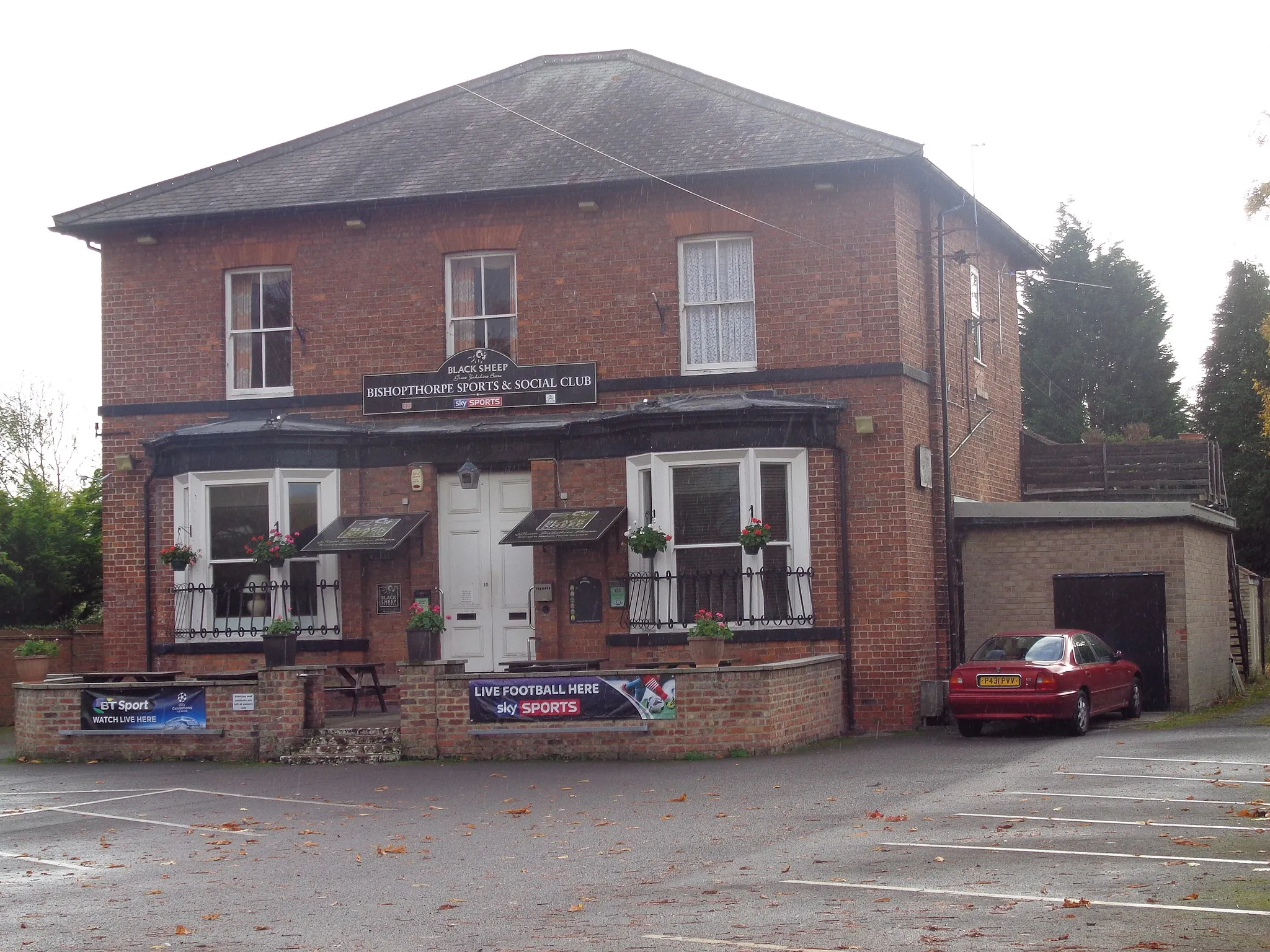 Photo showing: Bishopthorpe Sports and Social Club, Main Street, Bishopthorpe, York, North Yorkshire.  Taken around midday on the morning of Friday the 4th of November 2016.