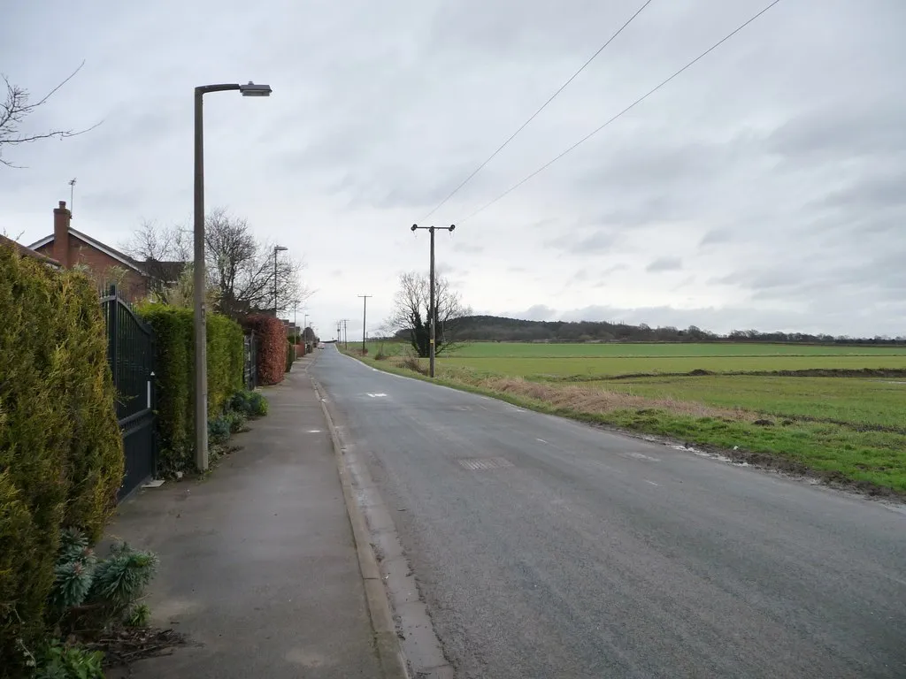 Photo showing: The southern edge of Hambleton - Westcroft Lane