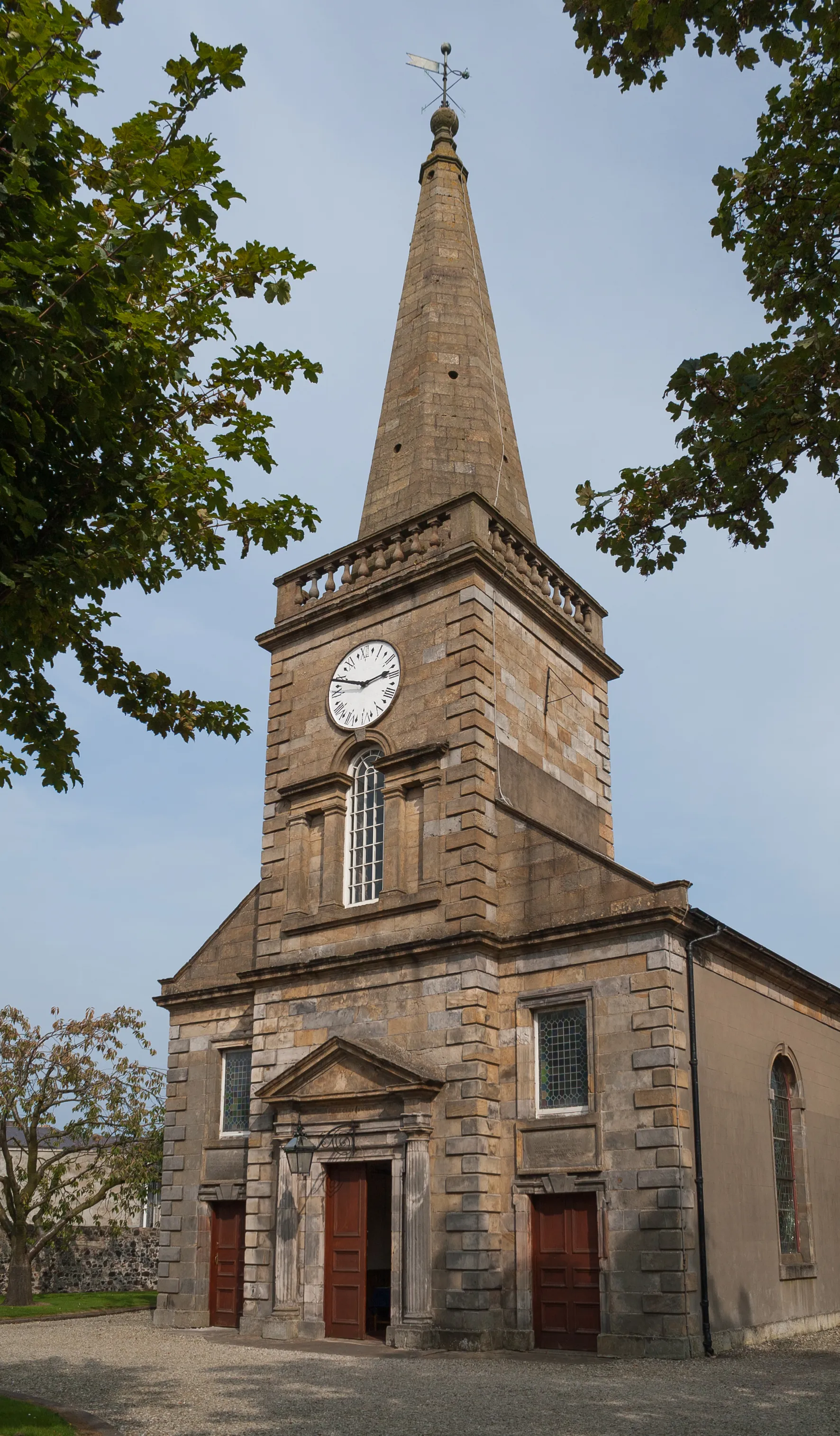 Photo showing: Anglican Church of the Holy Trinity at the Diamond, erected in 1756 in the Greco-Italian style at the sole expense of Colonel Hugh Boyd in 1756 as a chapel of ease of the Boyd family. See The Church of Ireland – An illustrated history, p. 228, and the DIA entry.)