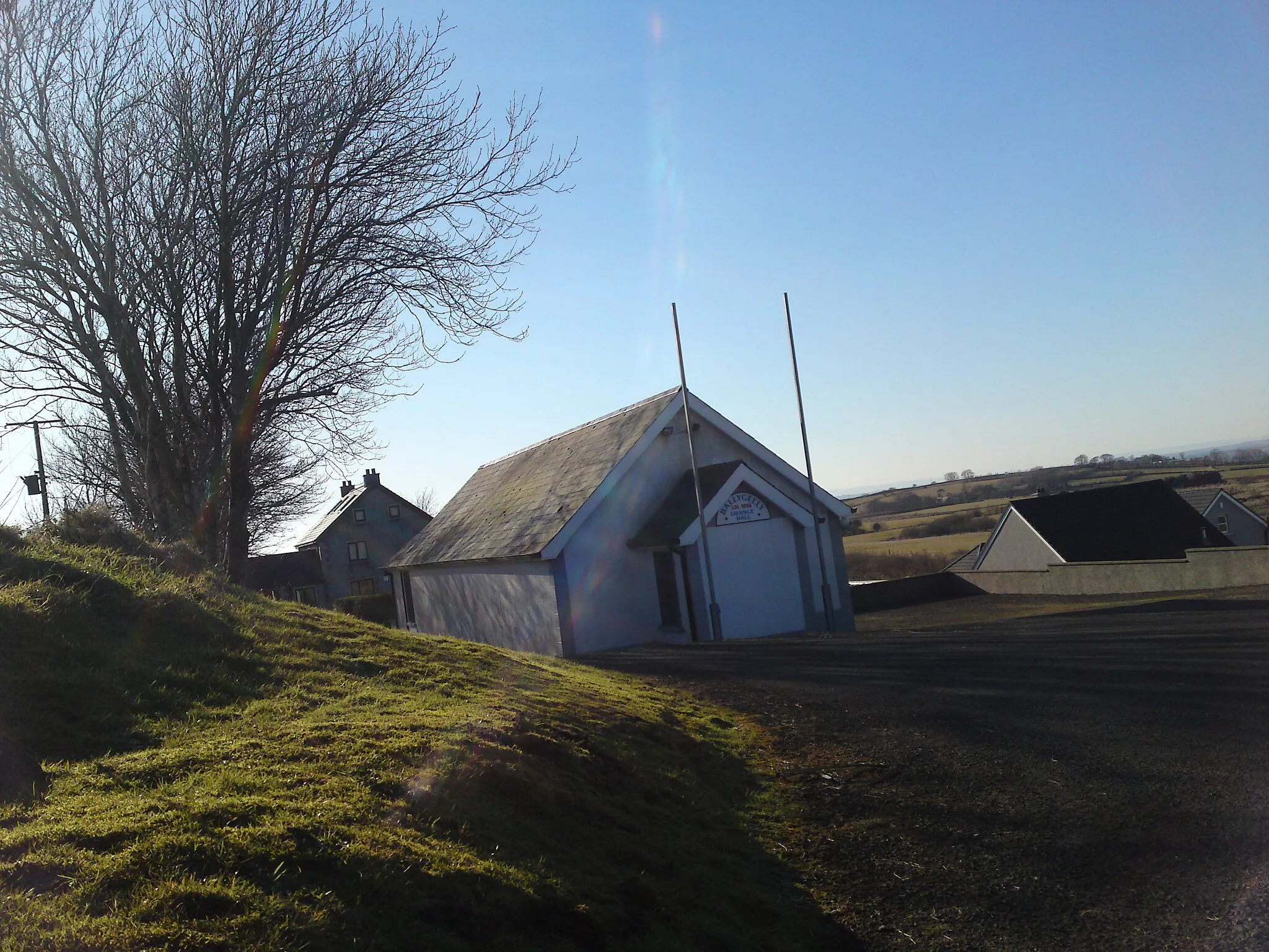 Photo showing: Ballygelly Orange Hall on the Racavan Road outside Broughshane.