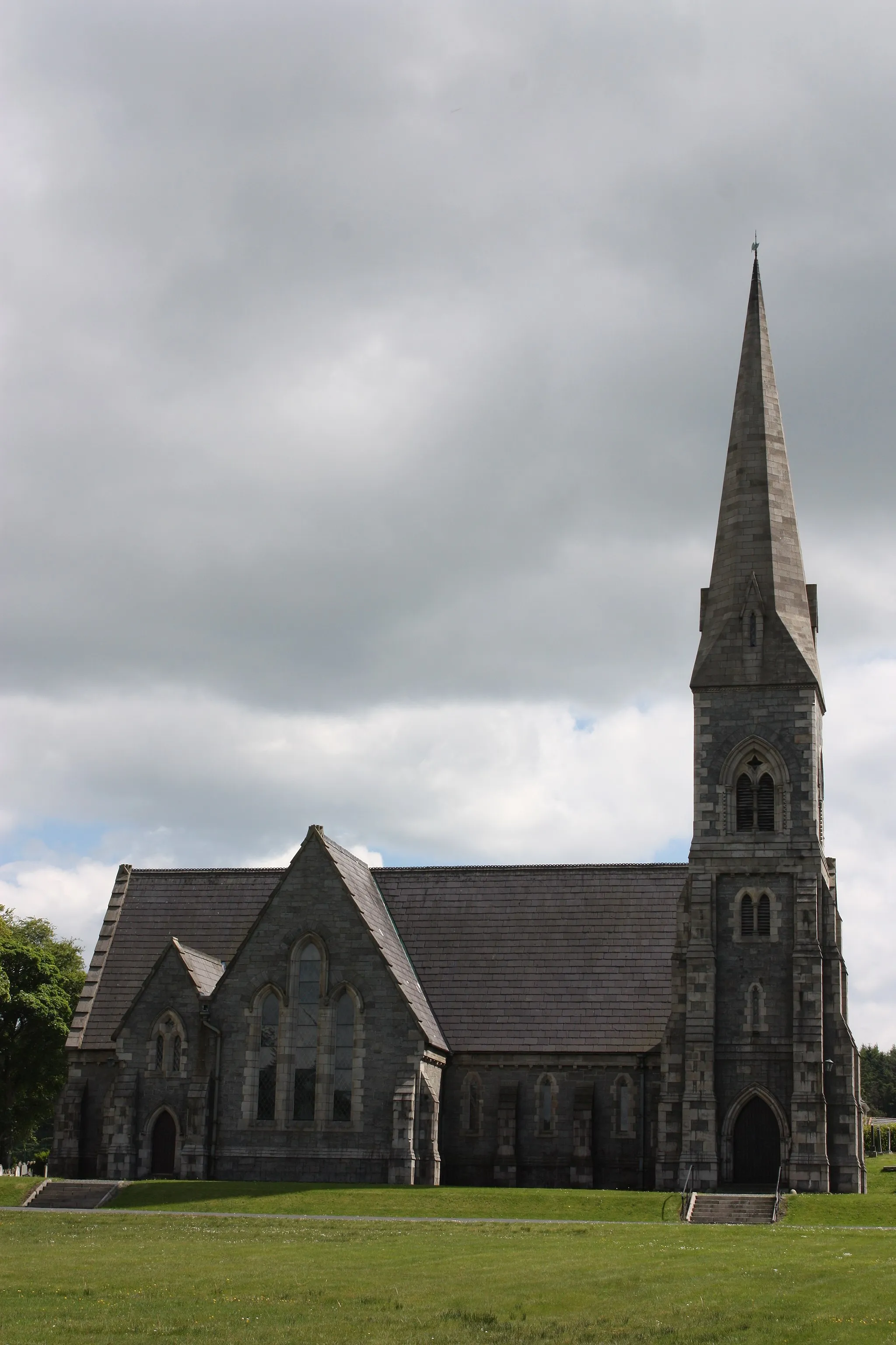 Photo showing: St Paul's Church of Ireland Church, Mill Hill, Castlewellan, County Down, Northern Ireland, May 2010
