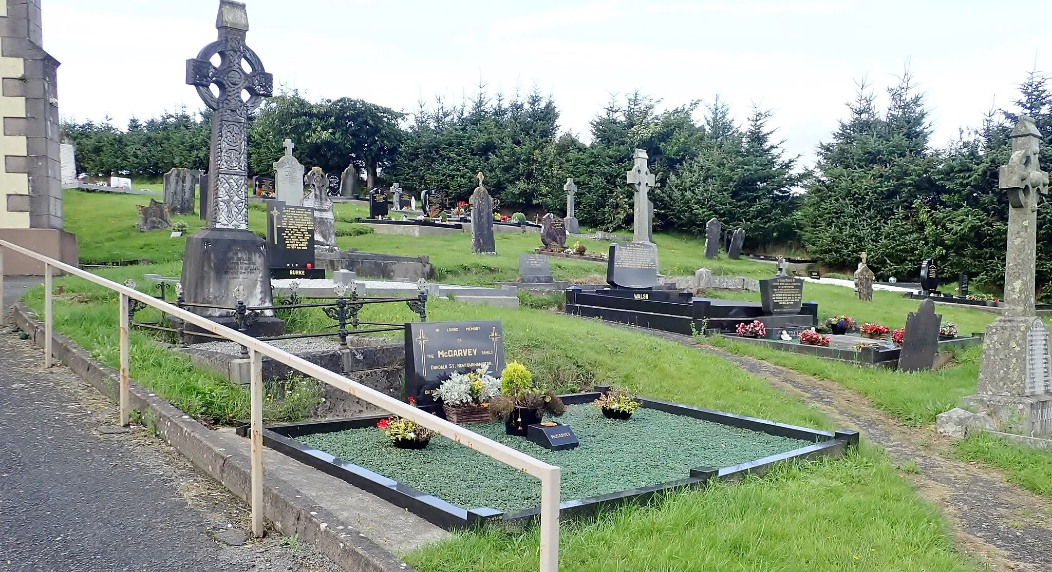 Photo showing: Burial ground at St Michael's Church, Newtownhamilton