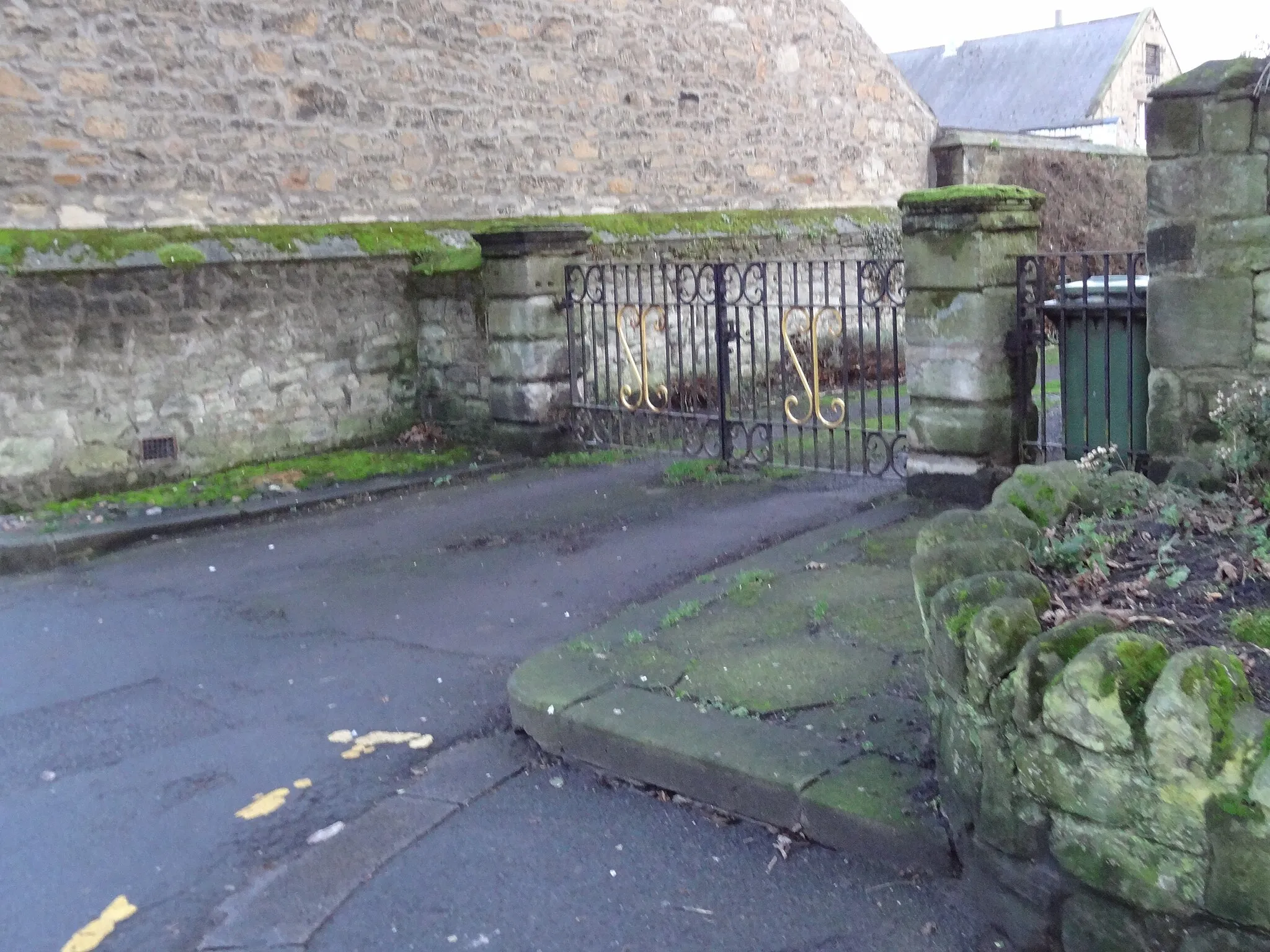 Photo showing: Gate Piers, Gates And Paddock Walls To North Of The Vicarage