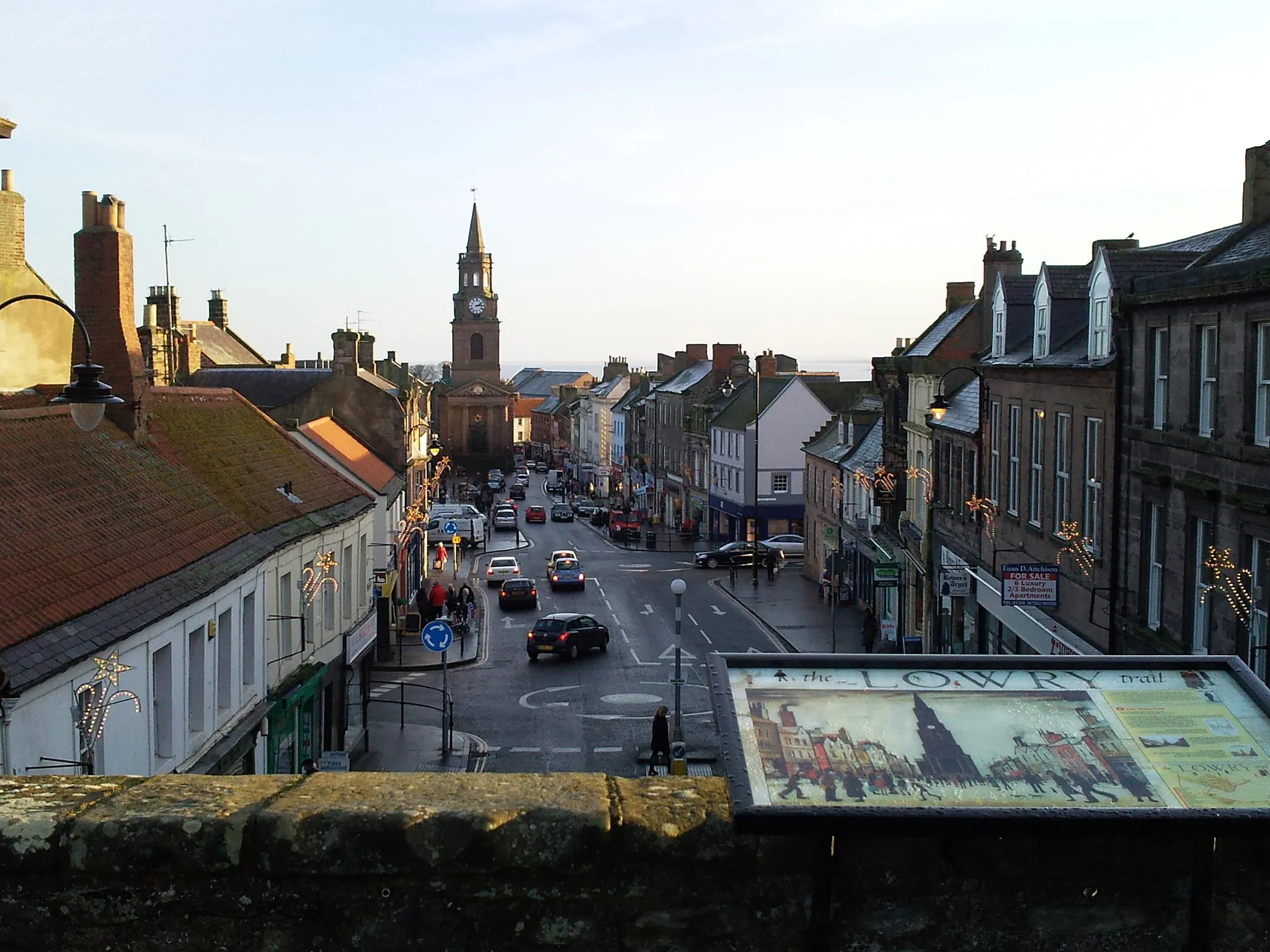 Photo showing: Berwick high street in the winter. The town becomes fairly busy during the summer months however during the winter there are fewer Seagulls.