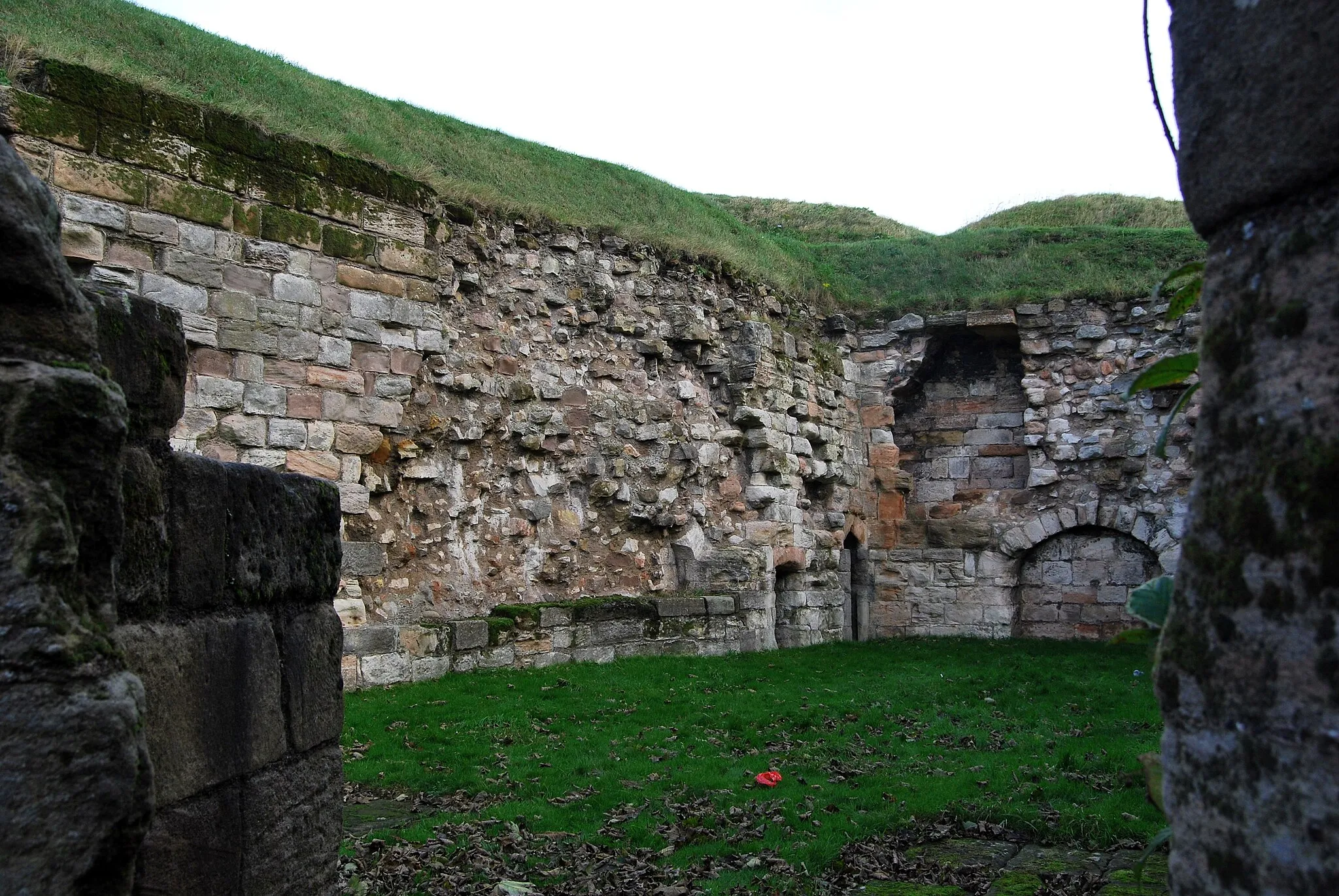 Photo showing: Berwick on Tweed rampart detail