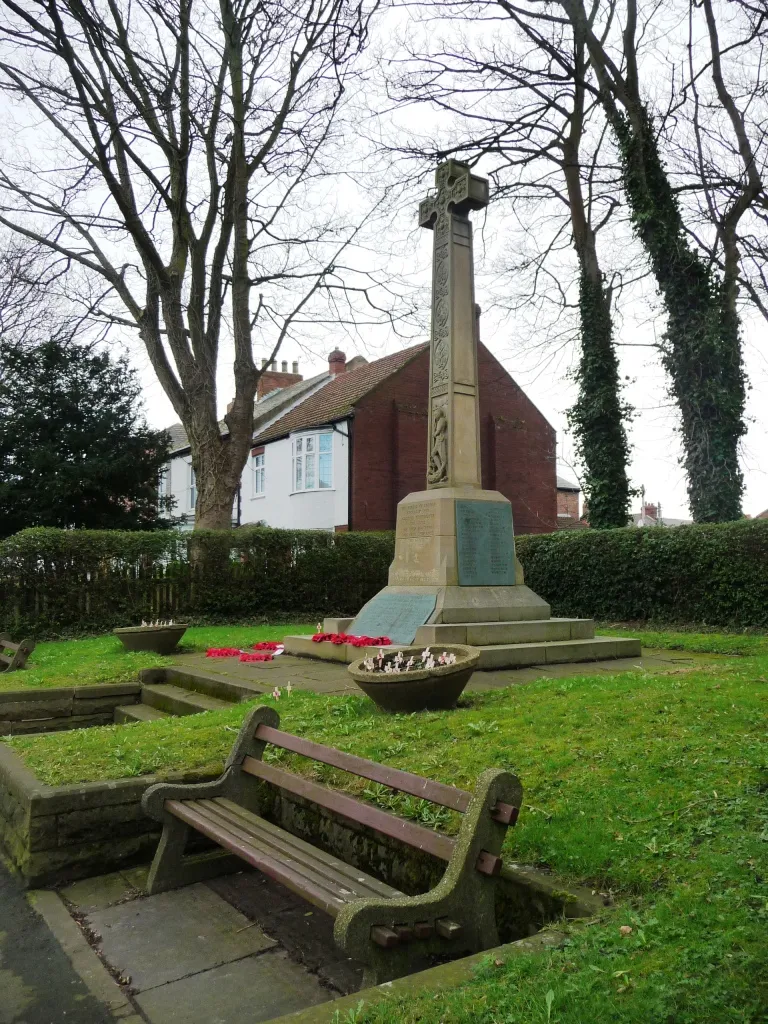 Photo showing: War memorial, Front Street, East Boldon