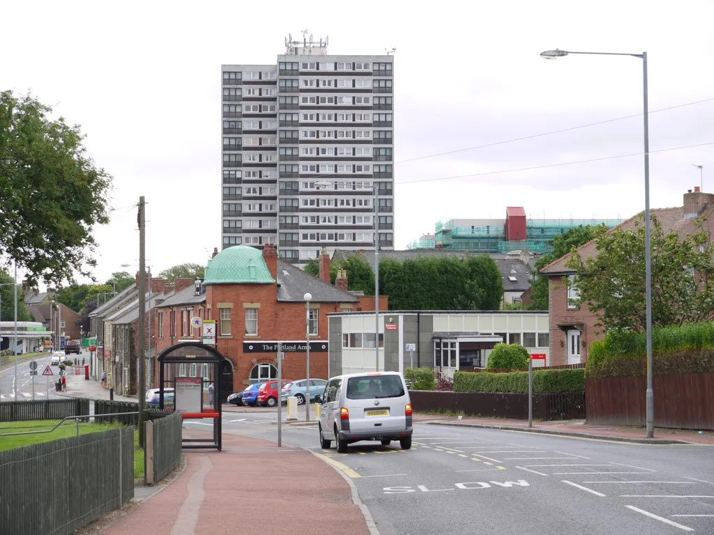 Photo showing: View into Felling high street from Split Crow Road