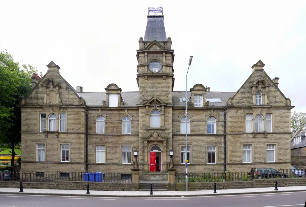 Photo showing: The old Council Offices, Sunderland Road, Felling. This was the administrative headquarters of Felling Urban Council until Felling was incorporated into the Metropolitan Borough of Gateshead in 1974.