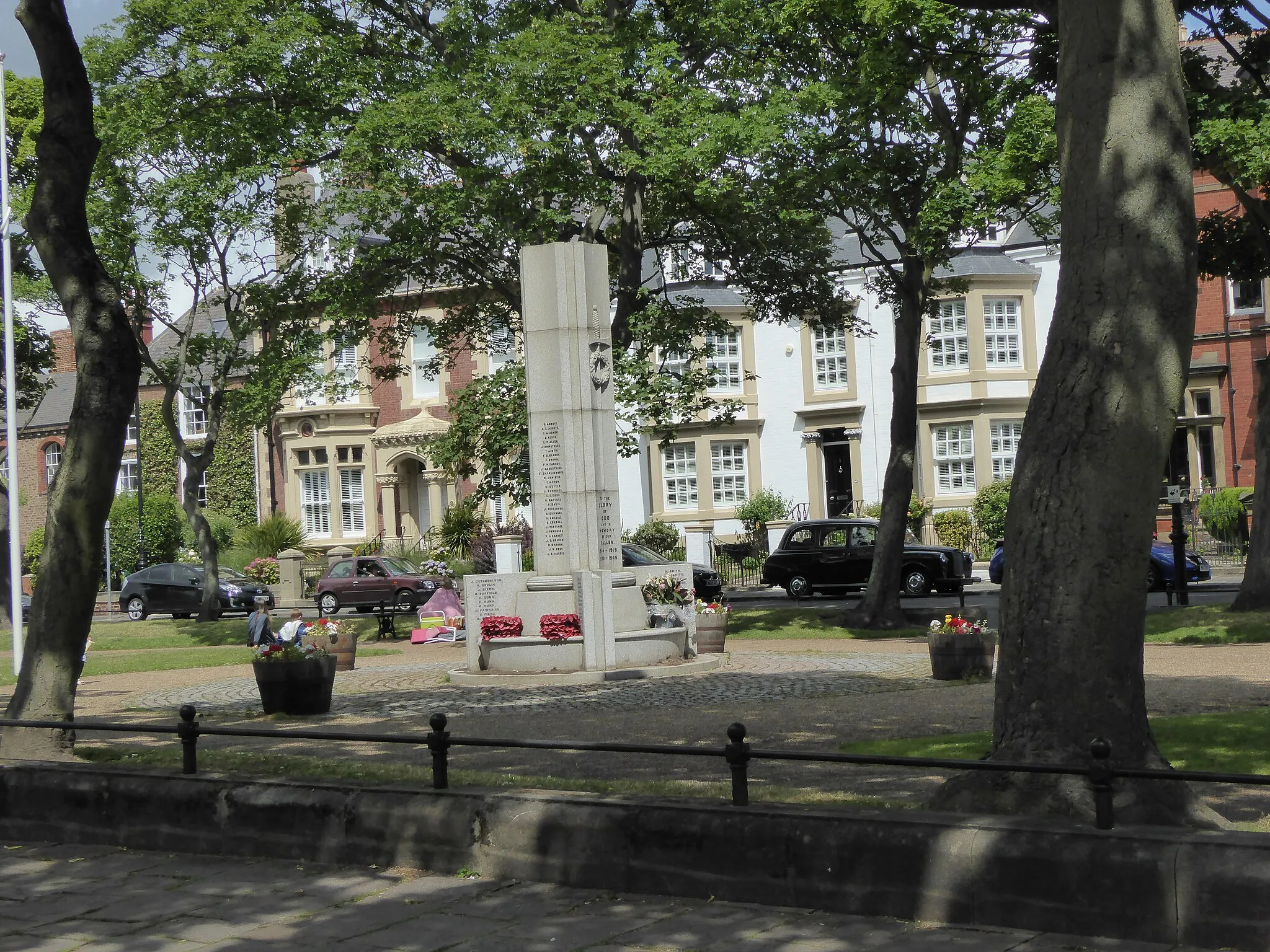 Photo showing: Tynemouth War Memorial, Huntingdon Place, Tynemouth, Tyne and Wear, England, July 2015