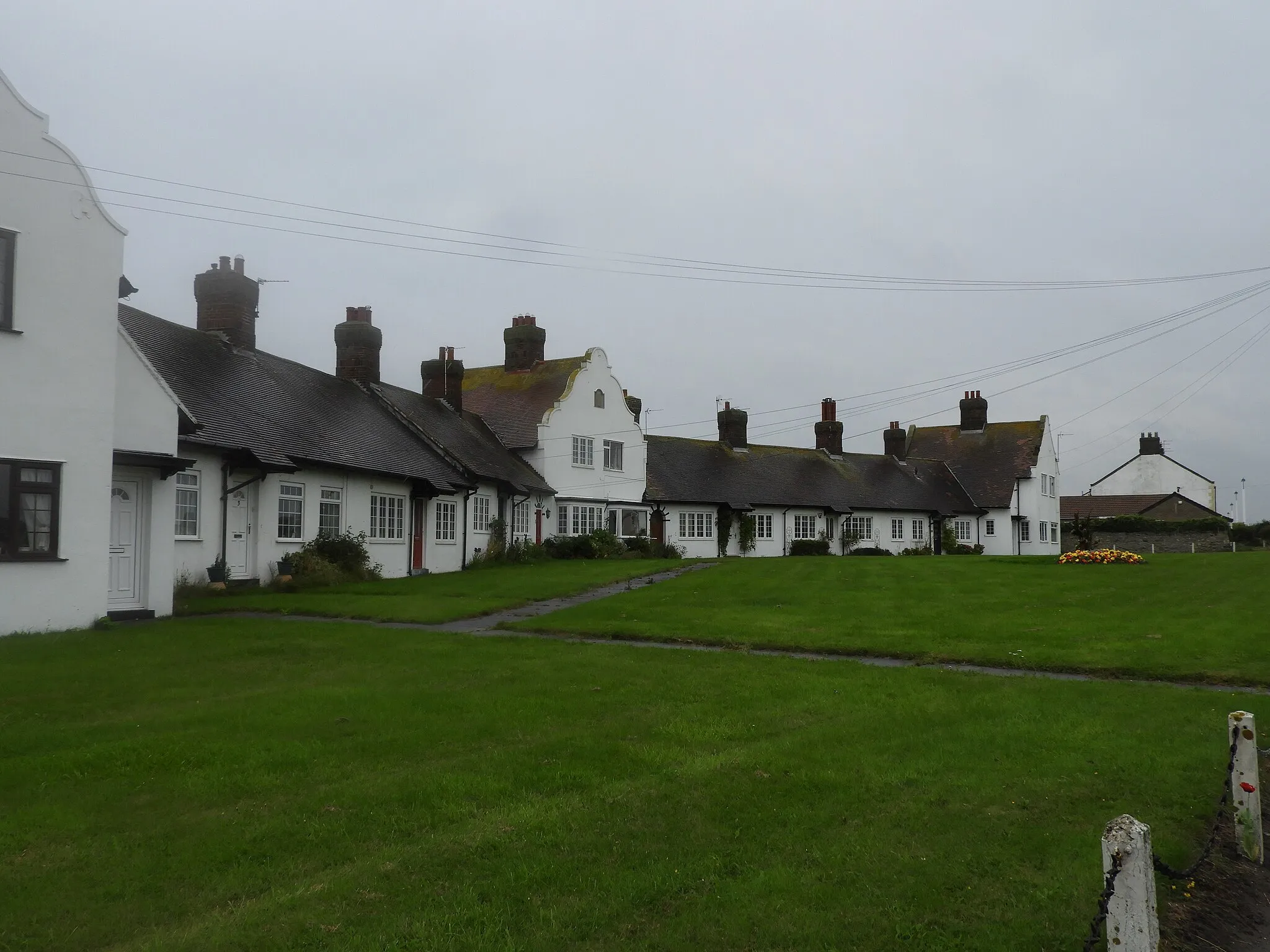 Photo showing: Picture of cottages on Whitburn Bents Road.