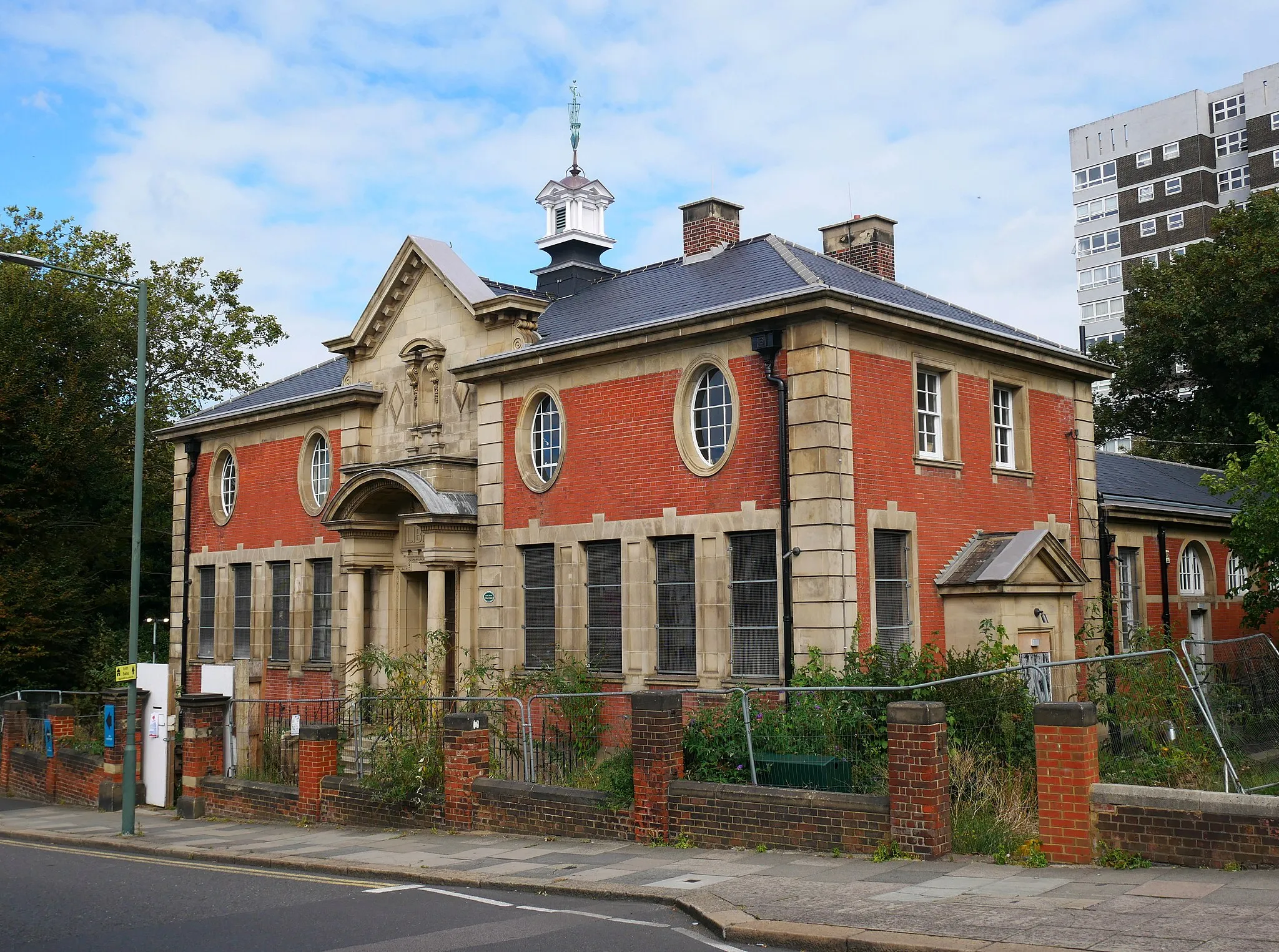 Photo showing: The Erith Library in Erith.