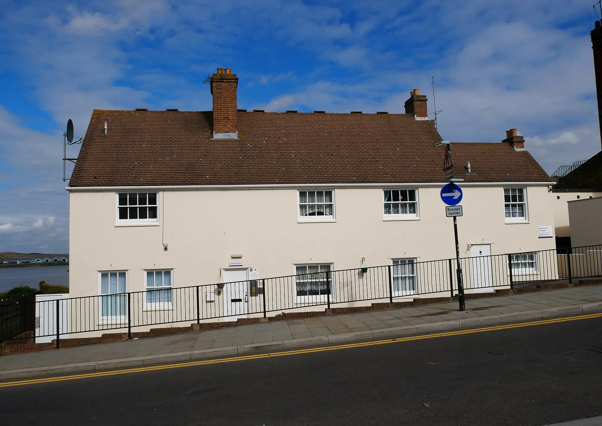Photo showing: This is a photo of listed building number 1064227.