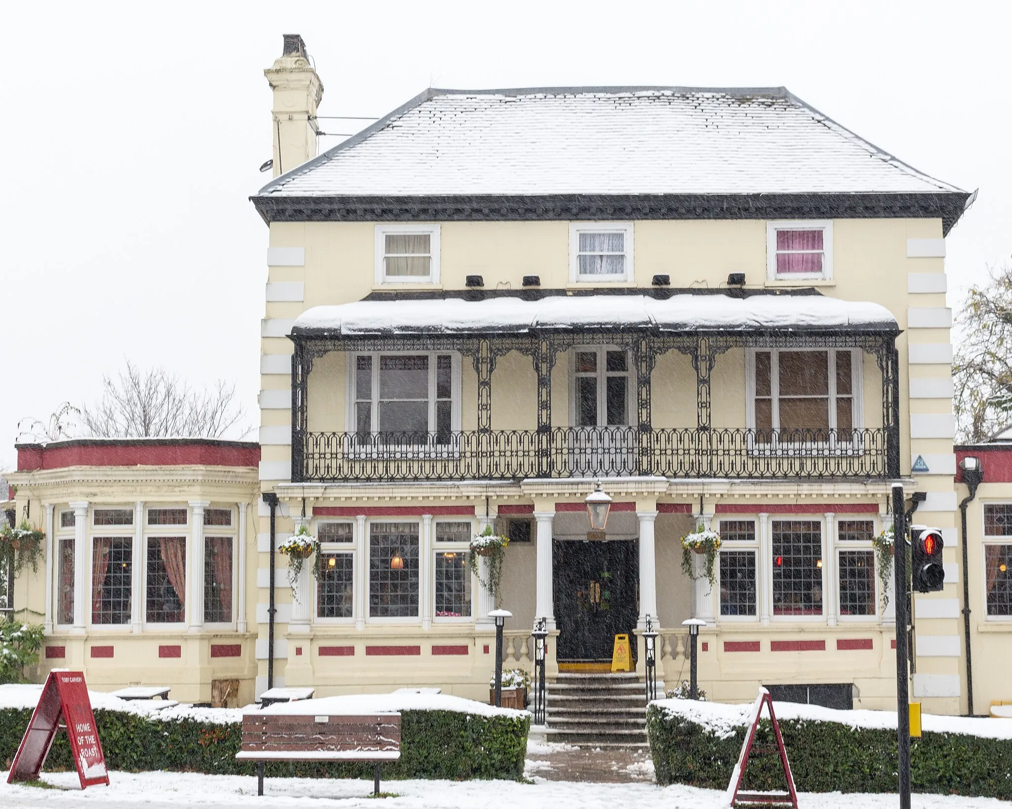 Photo showing: The Eagle pub, Snaresbrook. Now a Toby Carvery.