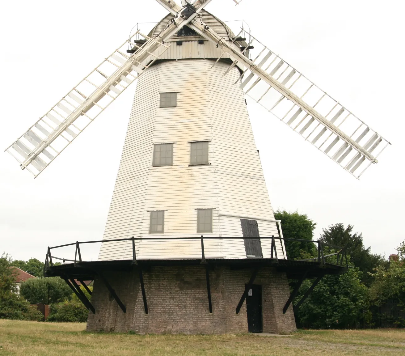 Photo showing: Photo of the en:Upminster Windmill.
By Duncan Martin.
Submitted by Max Smith.

and released into the public domain.