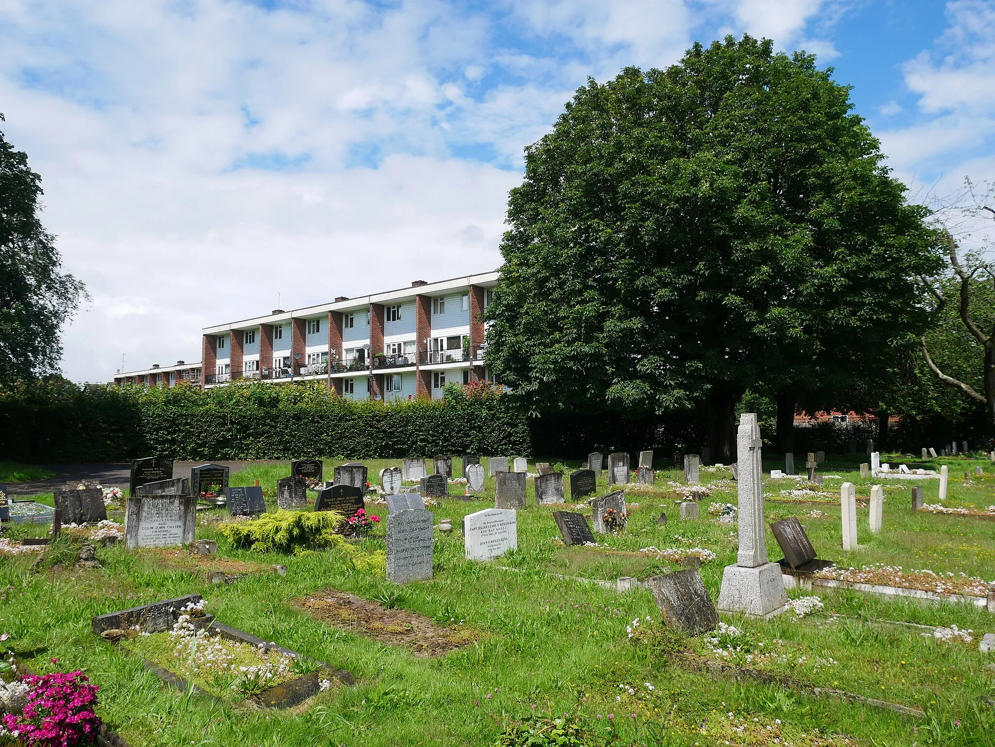 Photo showing: Graves in the Biggin Hill Cemetery at Biggin Hill, London Borough of Bromley.