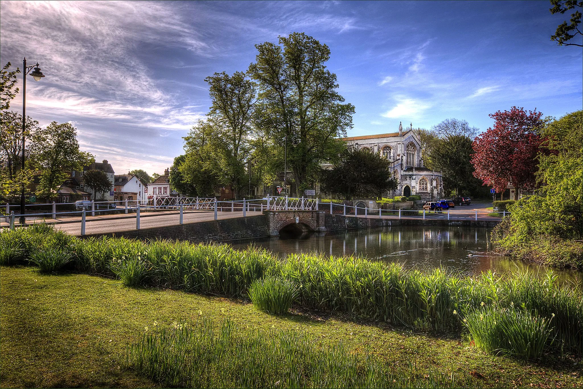 Photo showing: Late Spring at Carshalton Ponds in Surrey