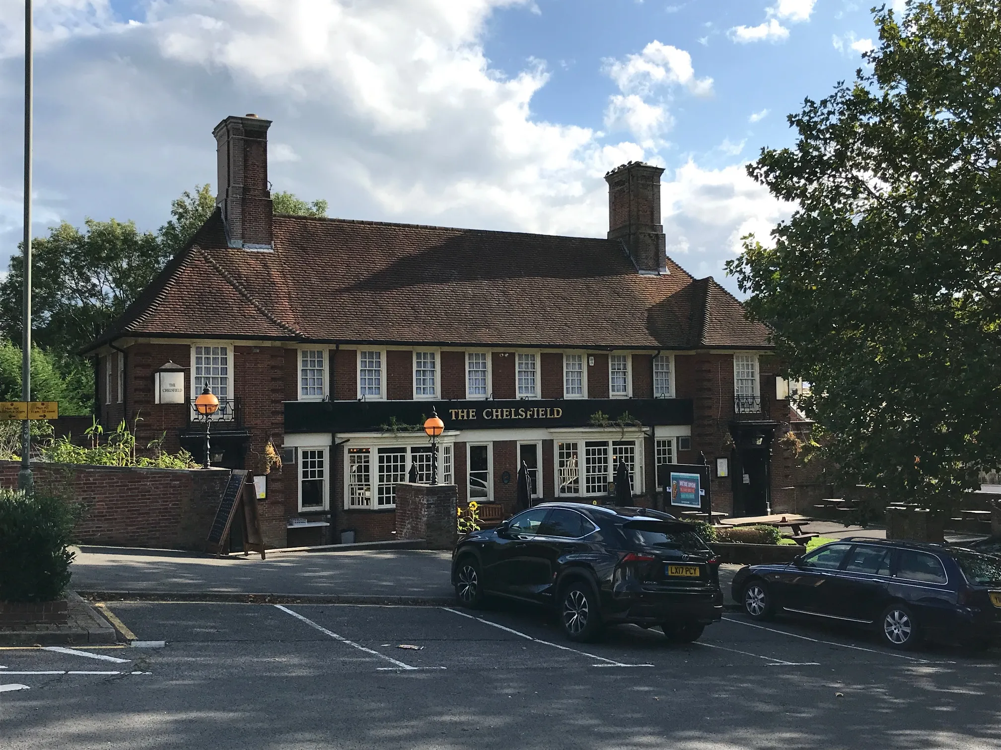 Photo showing: Chelsfield pub