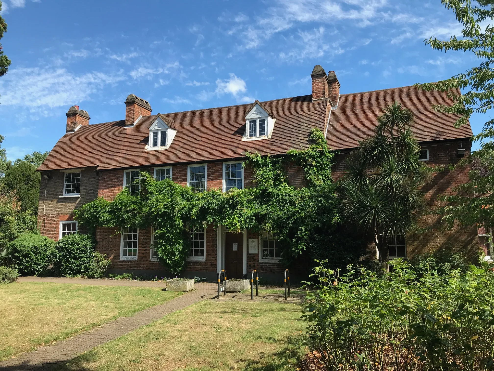 Photo showing: Hayes library