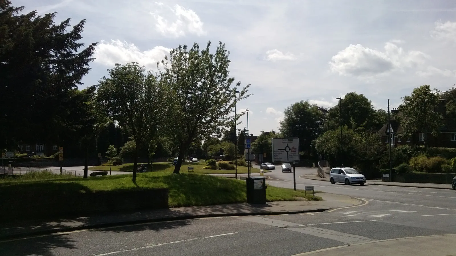 Photo showing: Sanderstead Roundabout from the east
