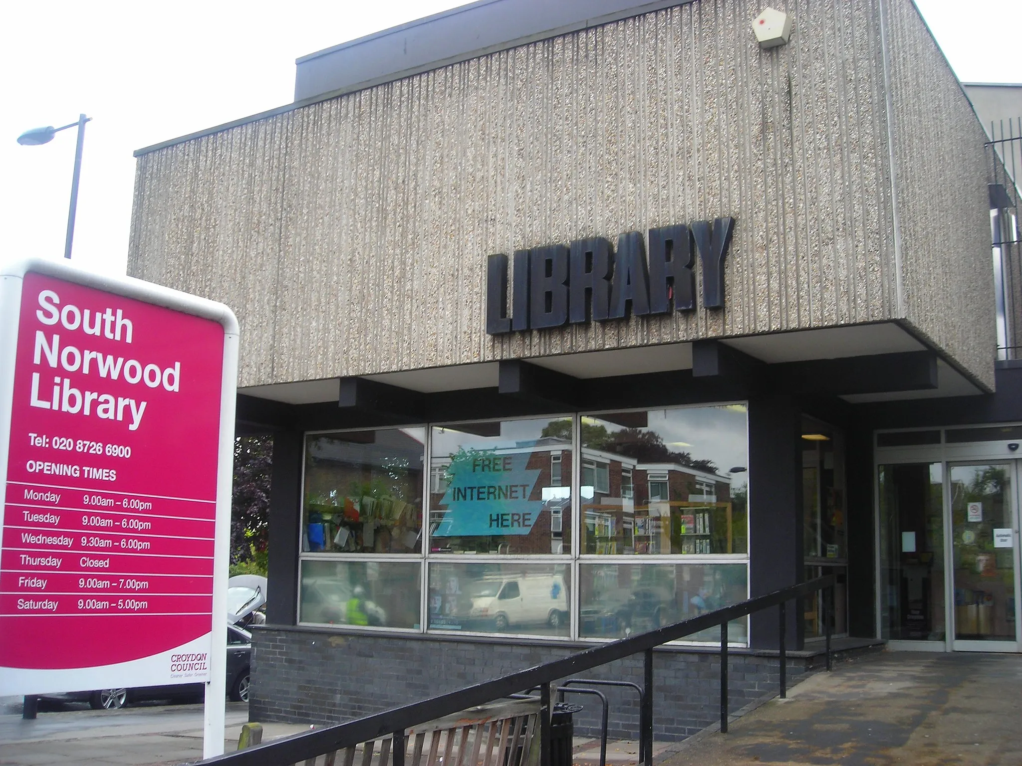 Photo showing: Picture of South Norwood Library