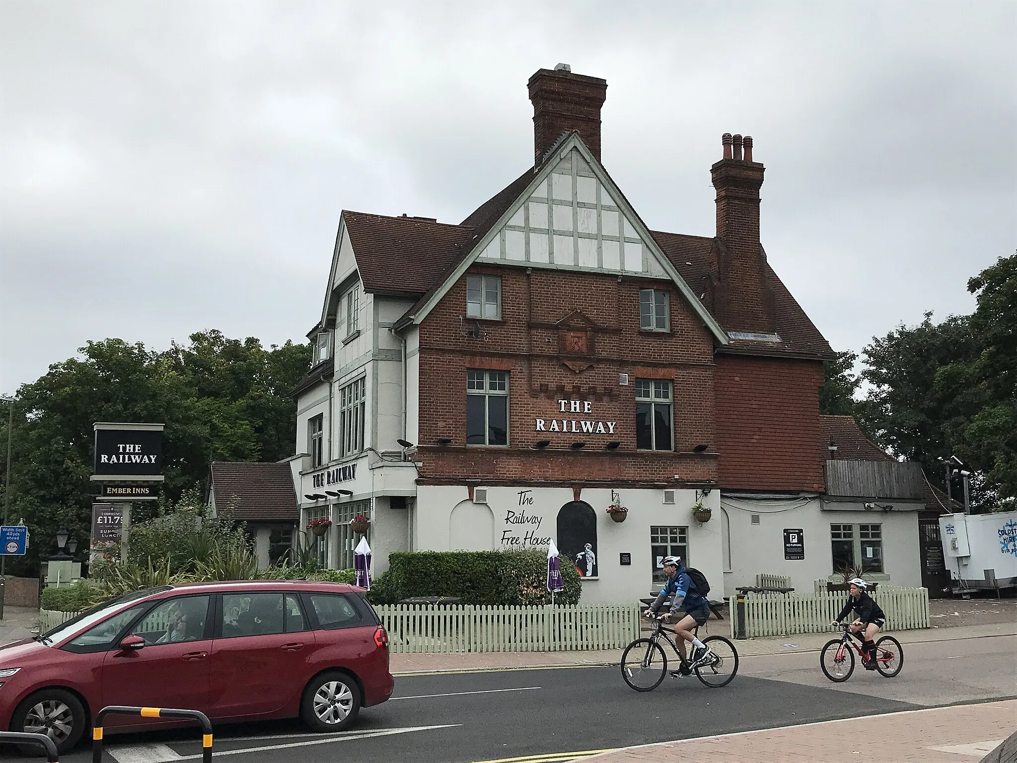 Photo showing: Railway pub, West Wickham