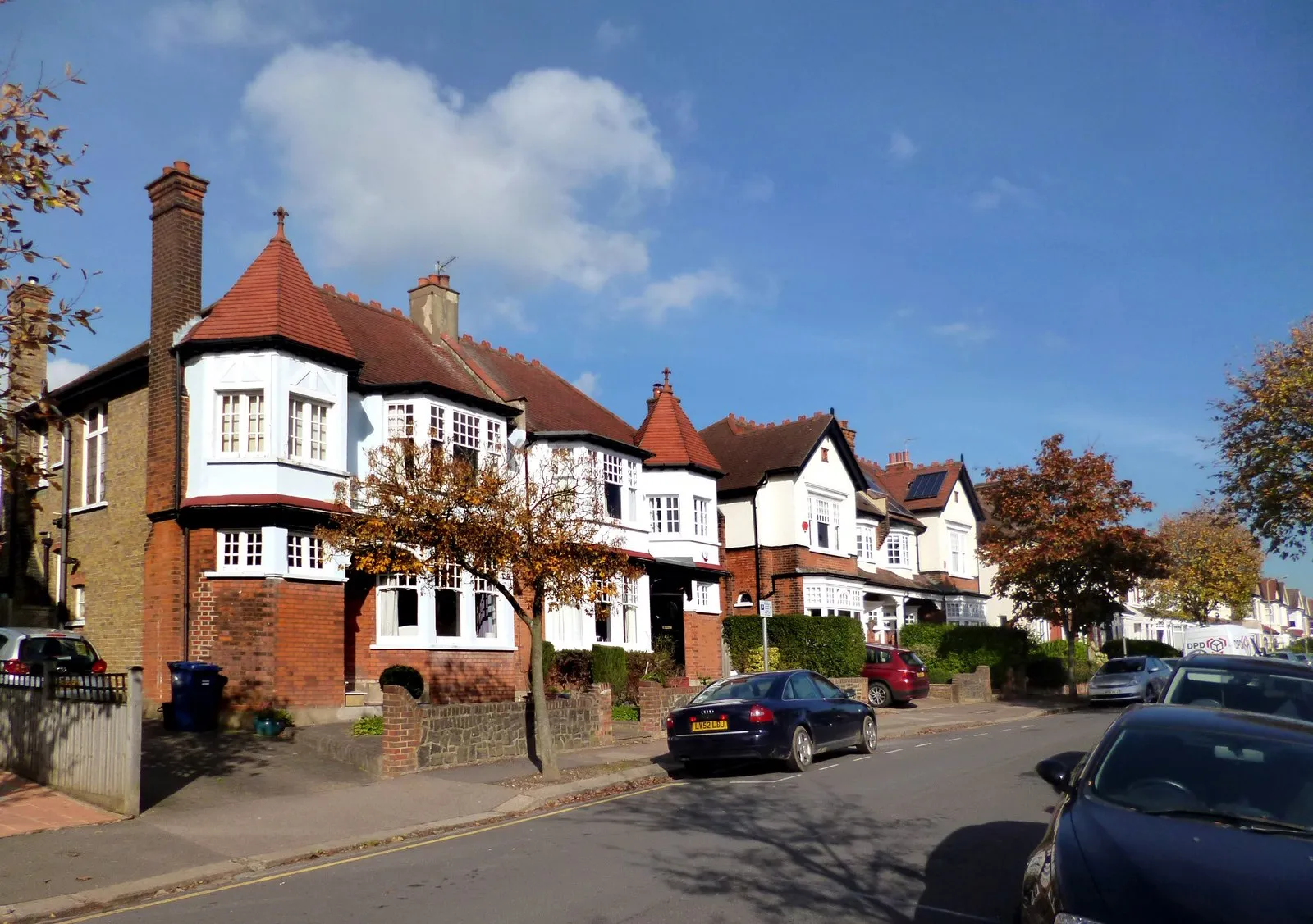 Photo showing: Houses in Bedford Avenue