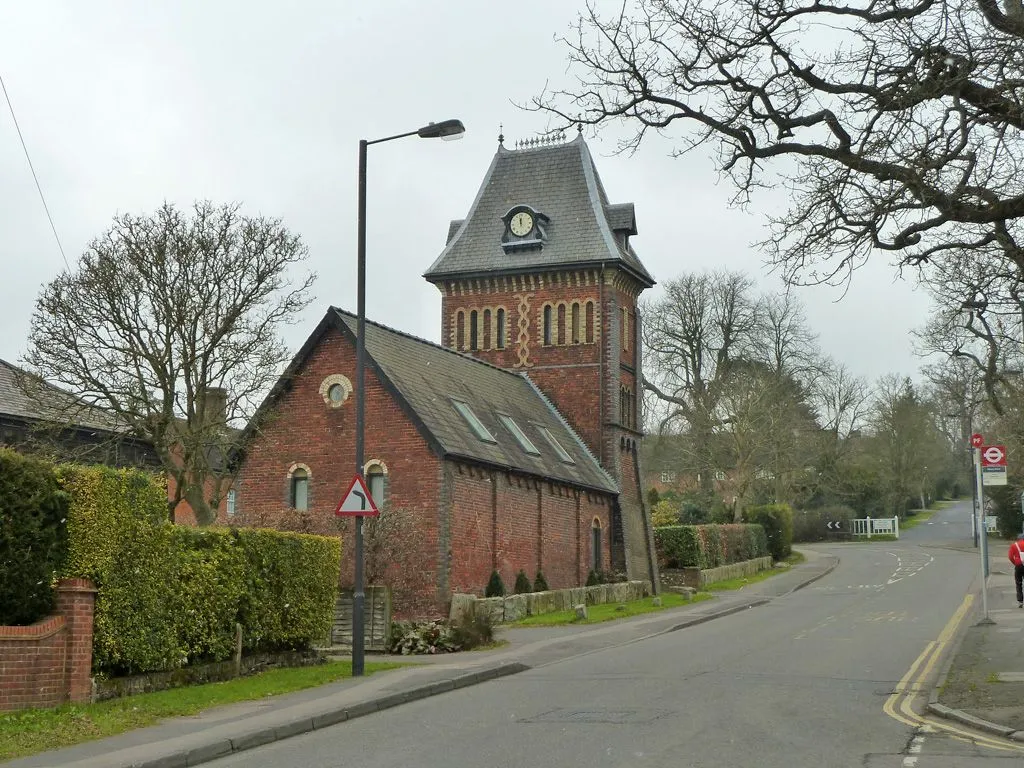 Photo showing: Tooke's Folly, Pinner Hill Farm