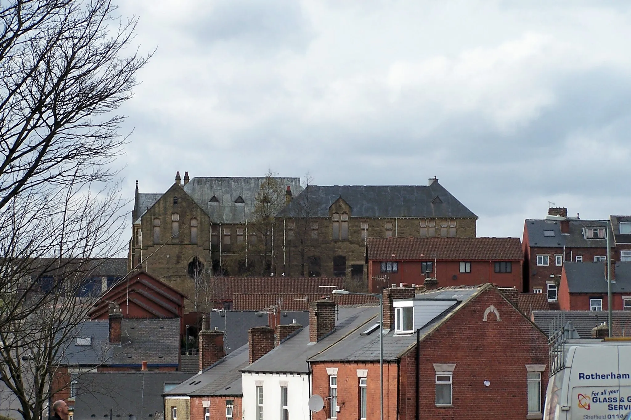 Photo showing: Pye Bank School (former), from Andover Street, Burngreave, Sheffield. Viewed from close to the 'replacement' Pye Bank School. For more views of the former school see ... 1738326