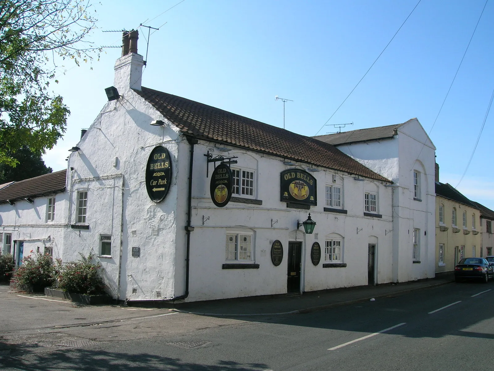 Photo showing: The Old Bells, Campsall