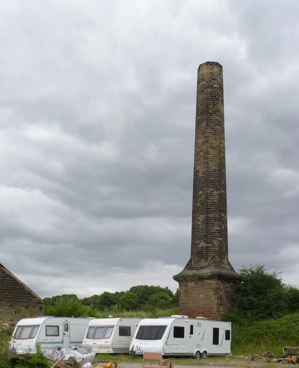 Photo showing: Photograph of the chimney of the former Midland Bleach Works, Bleachcroft Farm, near Cudworth, South Yorkshire, England