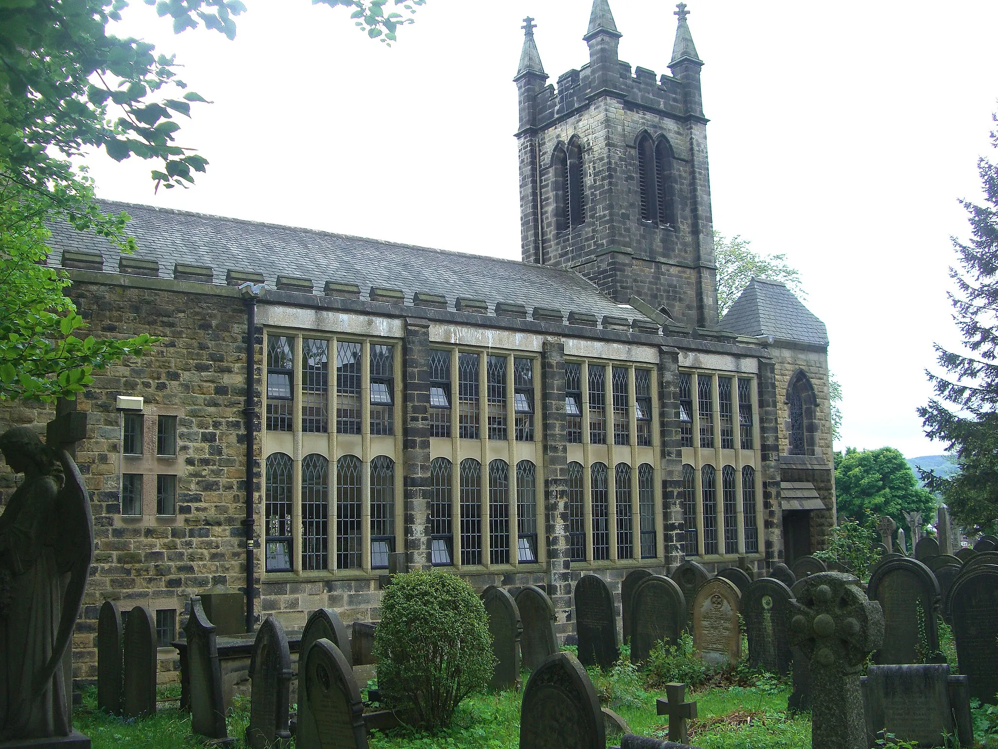 Photo showing: Christ Church parish church, Brookhouse Hill, Fulwood, South Yorkshire, seen from the northeast