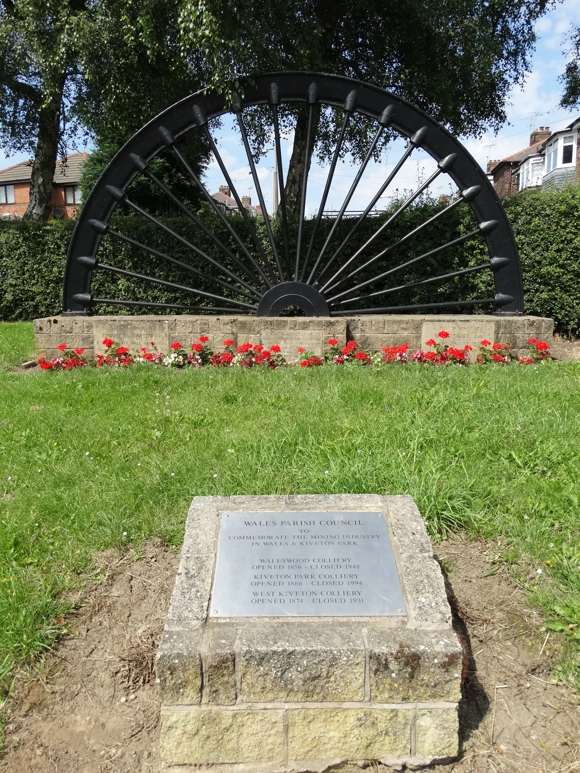 Photo showing: Coal mine memorial in Kiveton Park