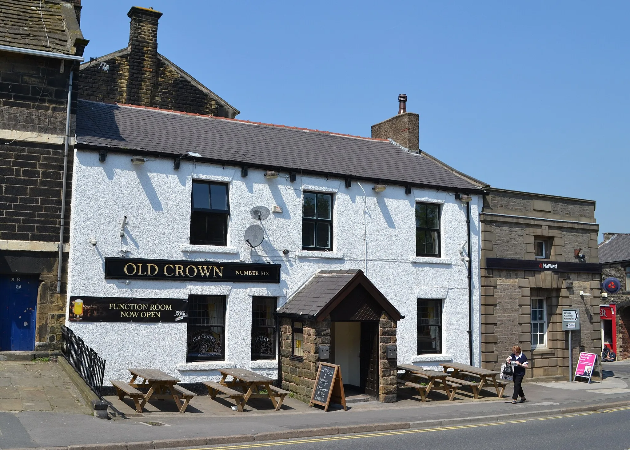 Photo showing: "The Old Crown", Penistone