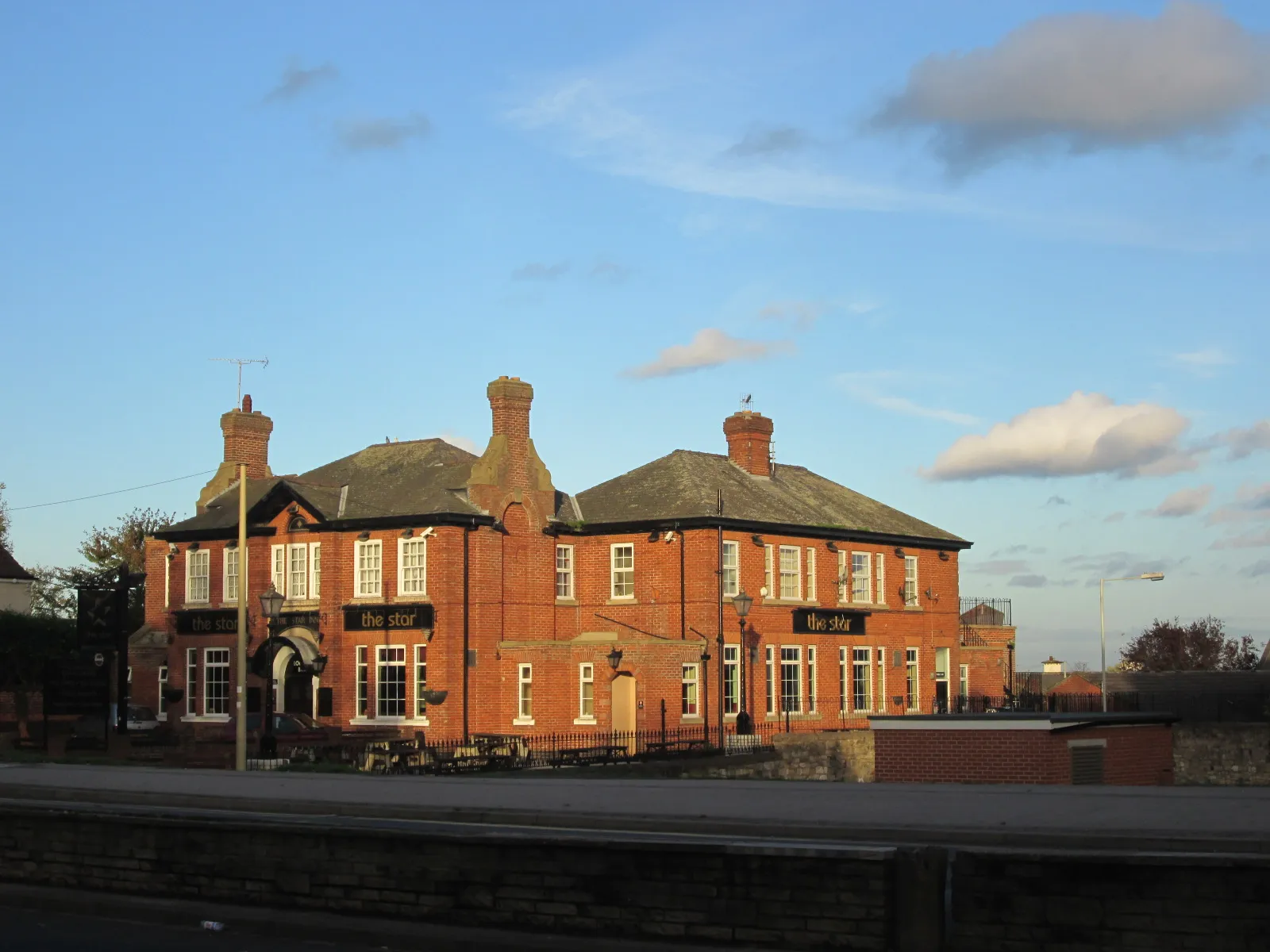 Photo showing: The Star public house, Rawmarsh